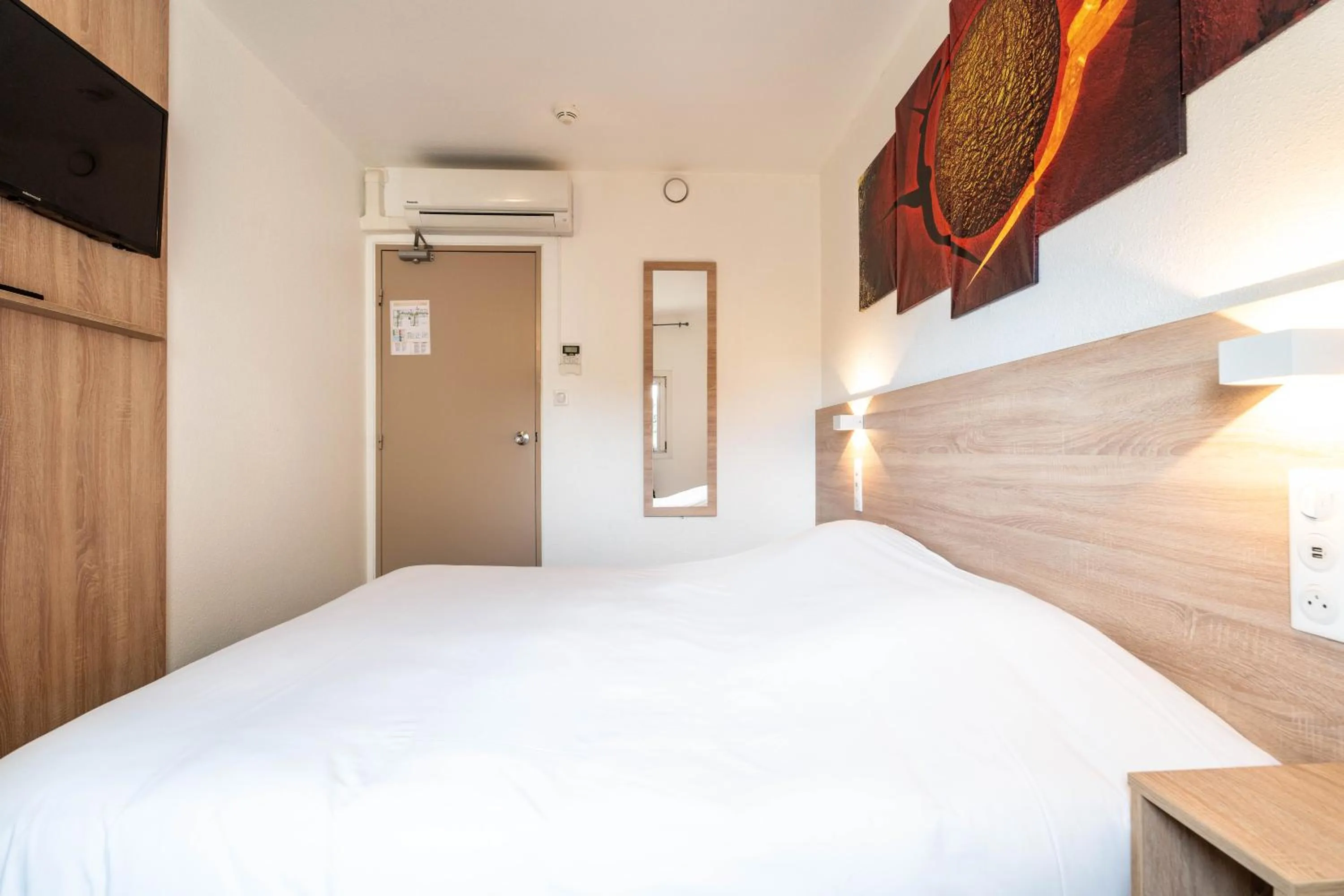 Bed in My KB Hôtel Montélimar