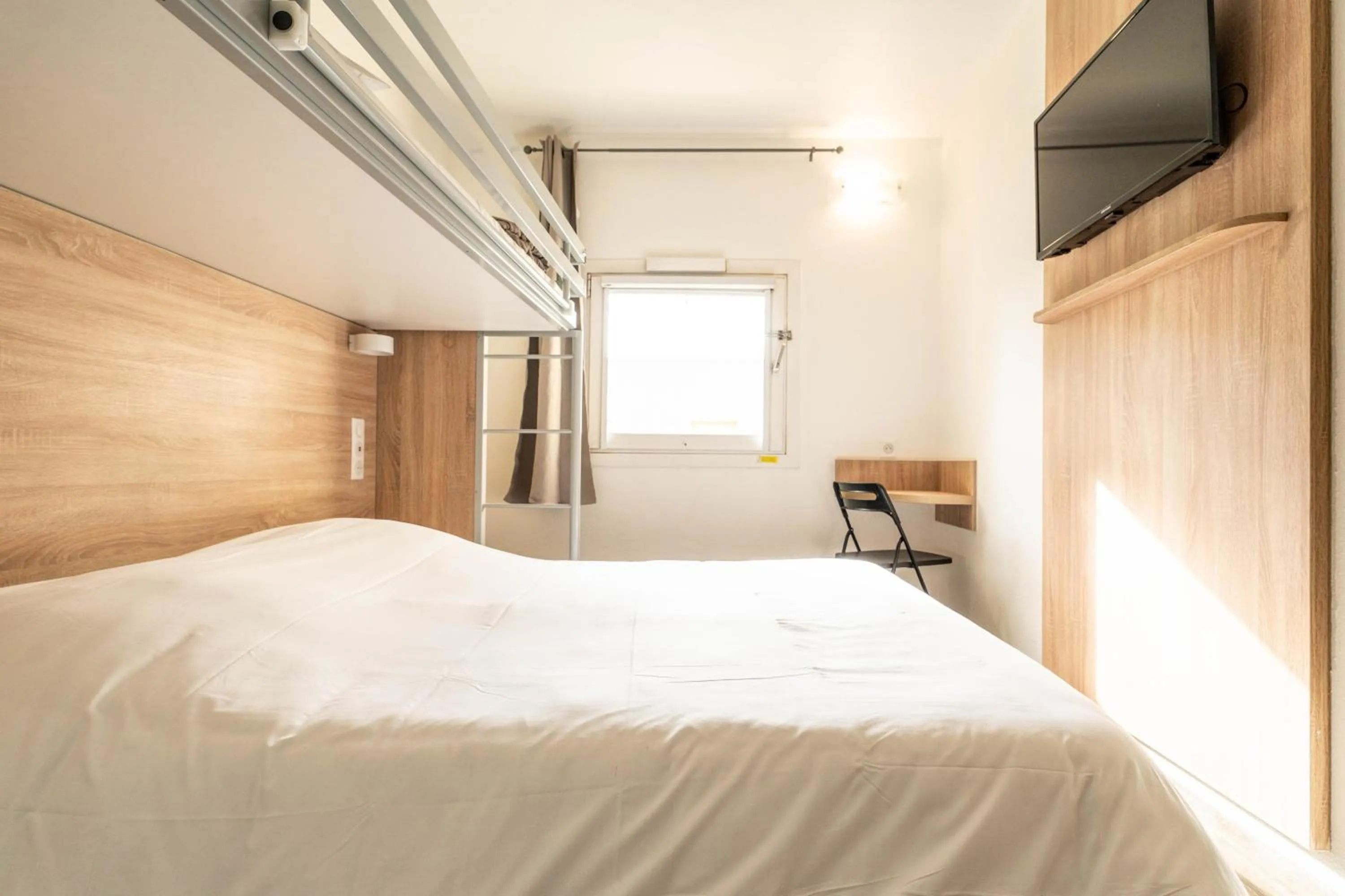 Bed in My KB Hôtel Montélimar