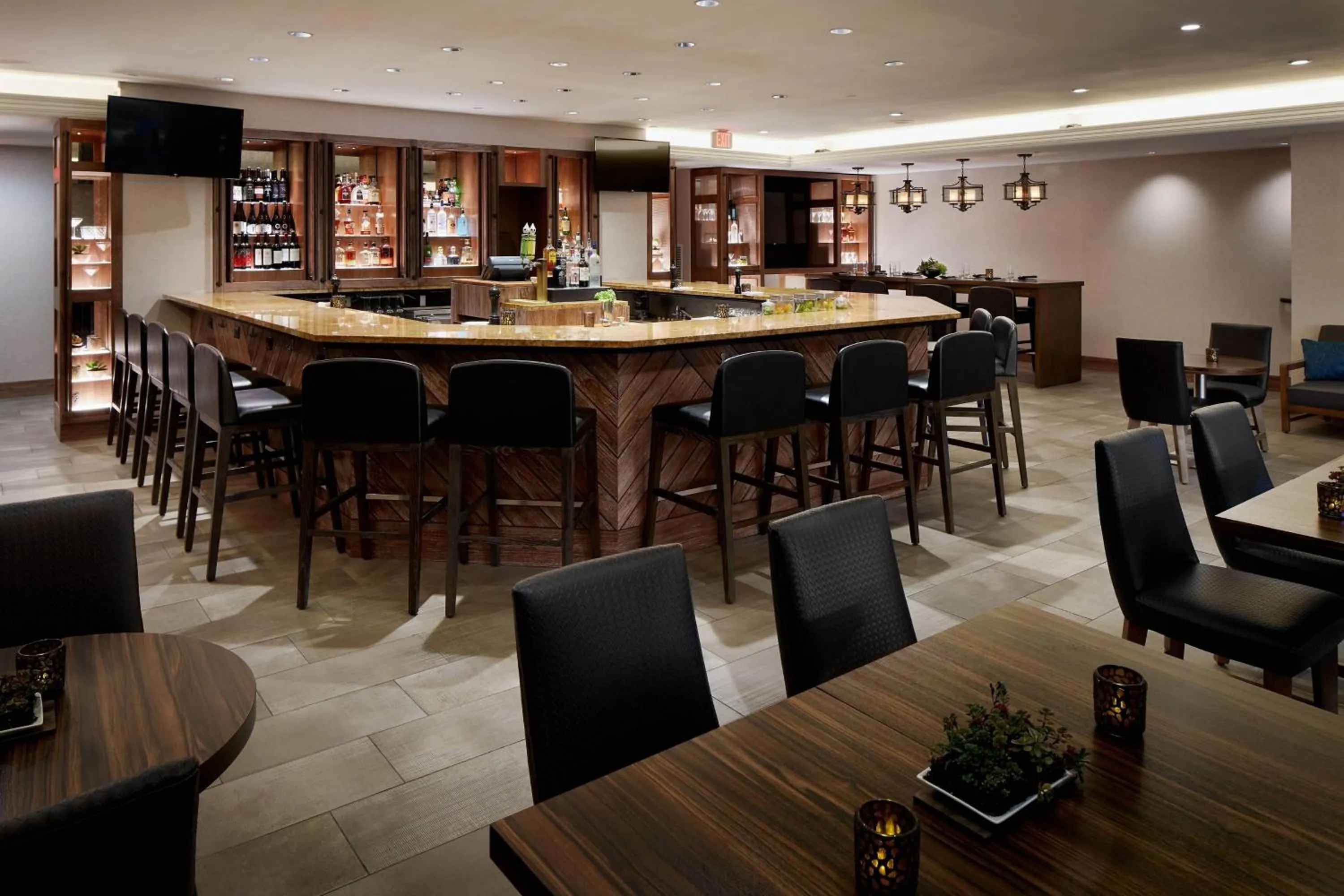 Lounge or bar in Marriott Cincinnati Northeast