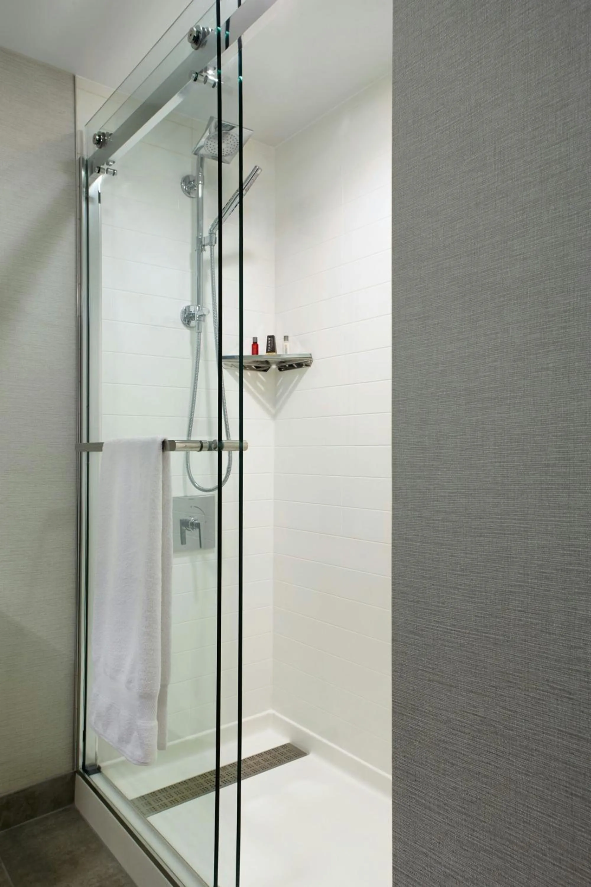 Bathroom in Marriott Cincinnati Northeast