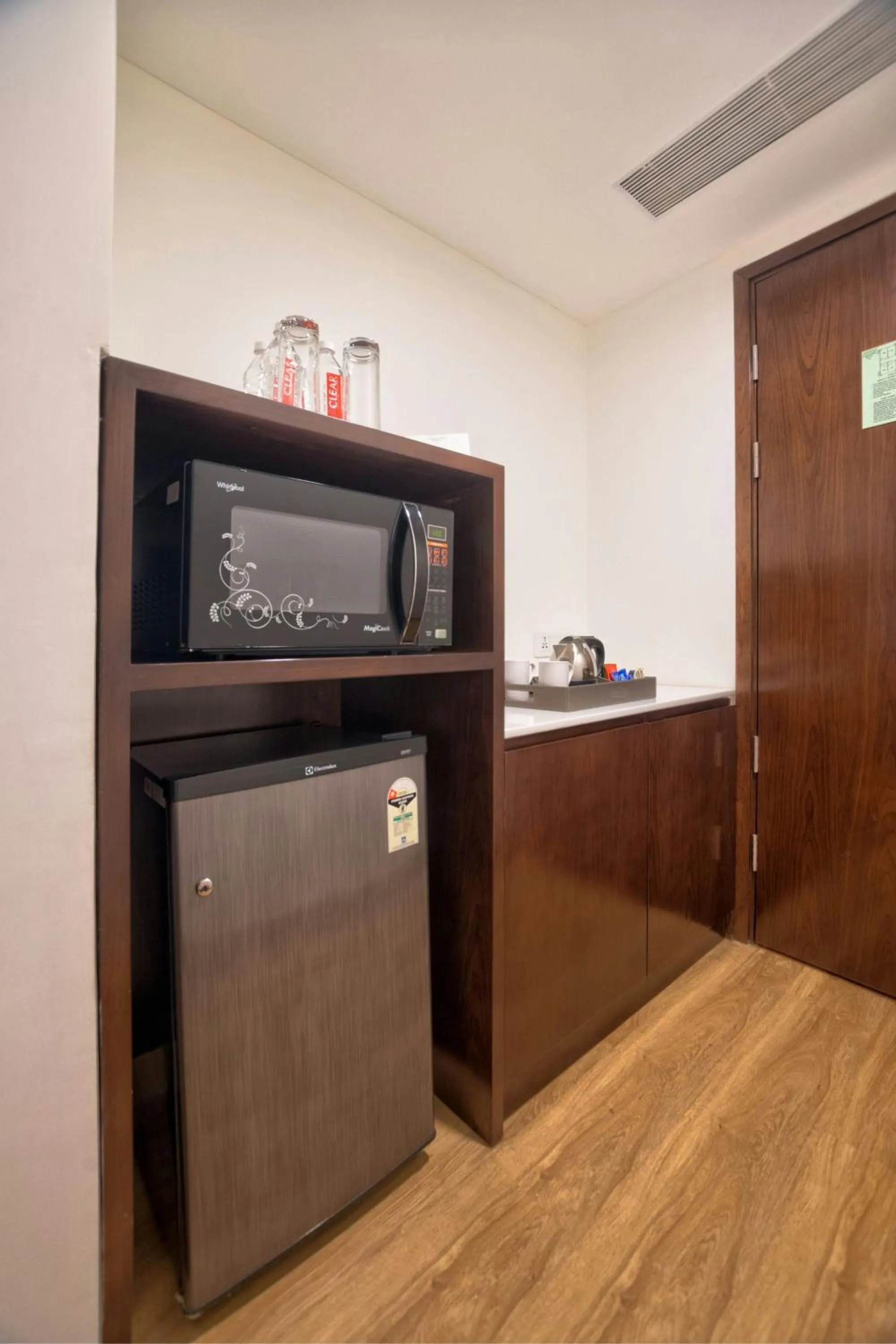 Photo of the whole room in Courtyard by Marriott Surat