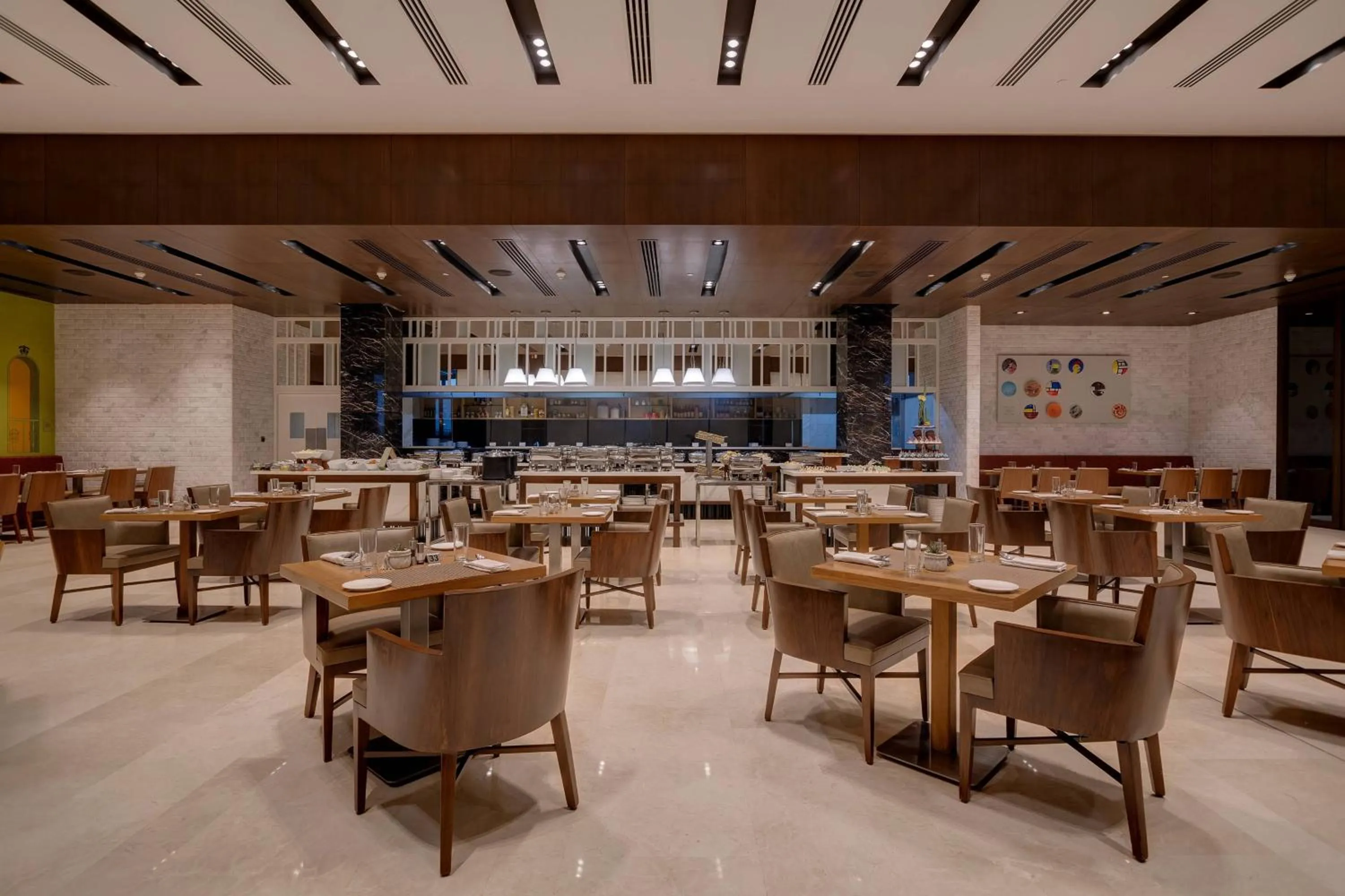 Restaurant/places to eat in Courtyard by Marriott Surat