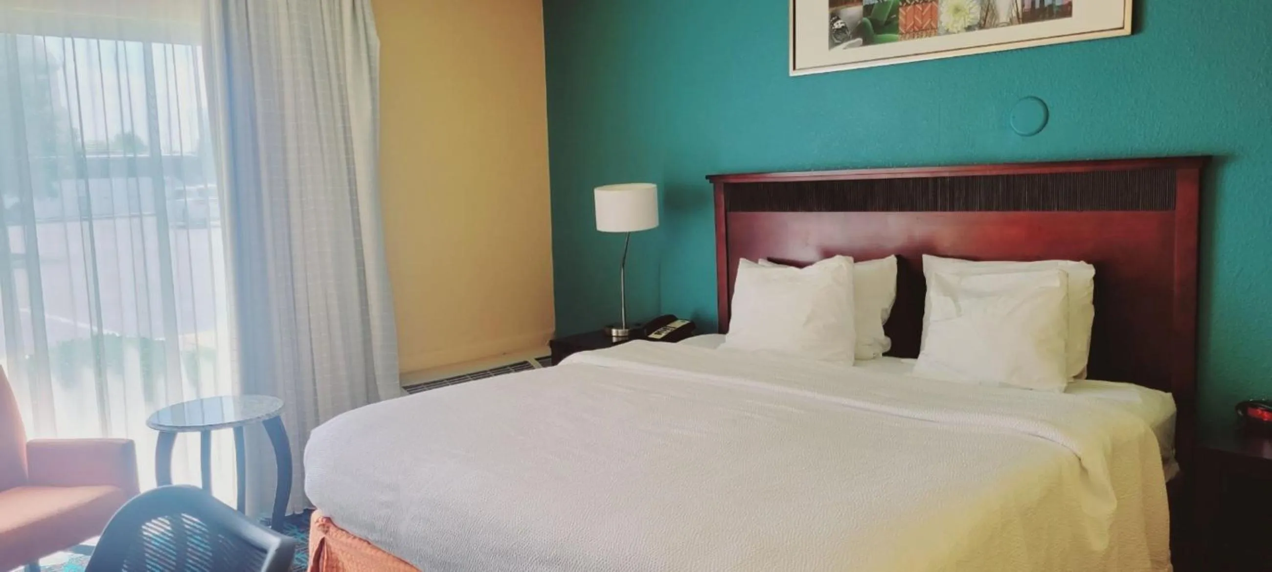Bed in Fairfield Inn & Suites Cincinnati North/Sharonville