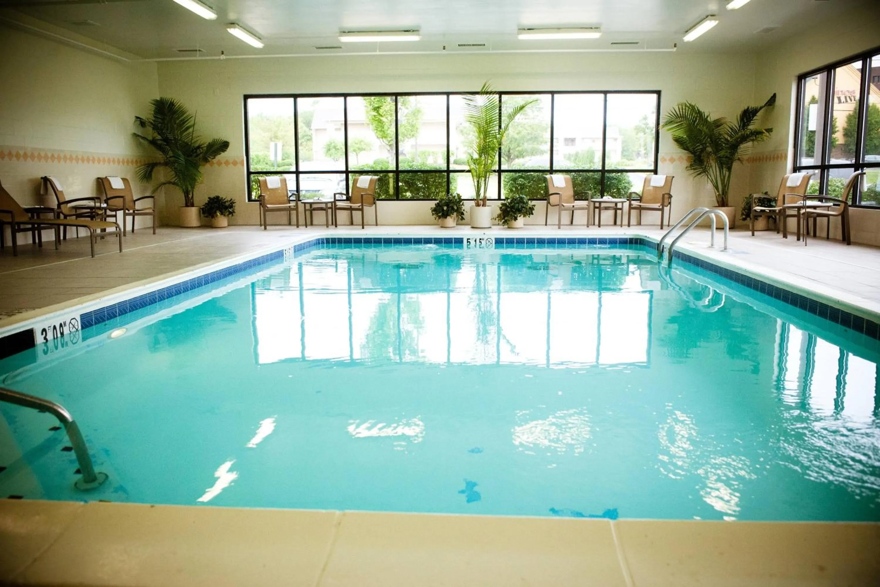 Swimming pool in Fairfield Inn & Suites Cincinnati North/Sharonville