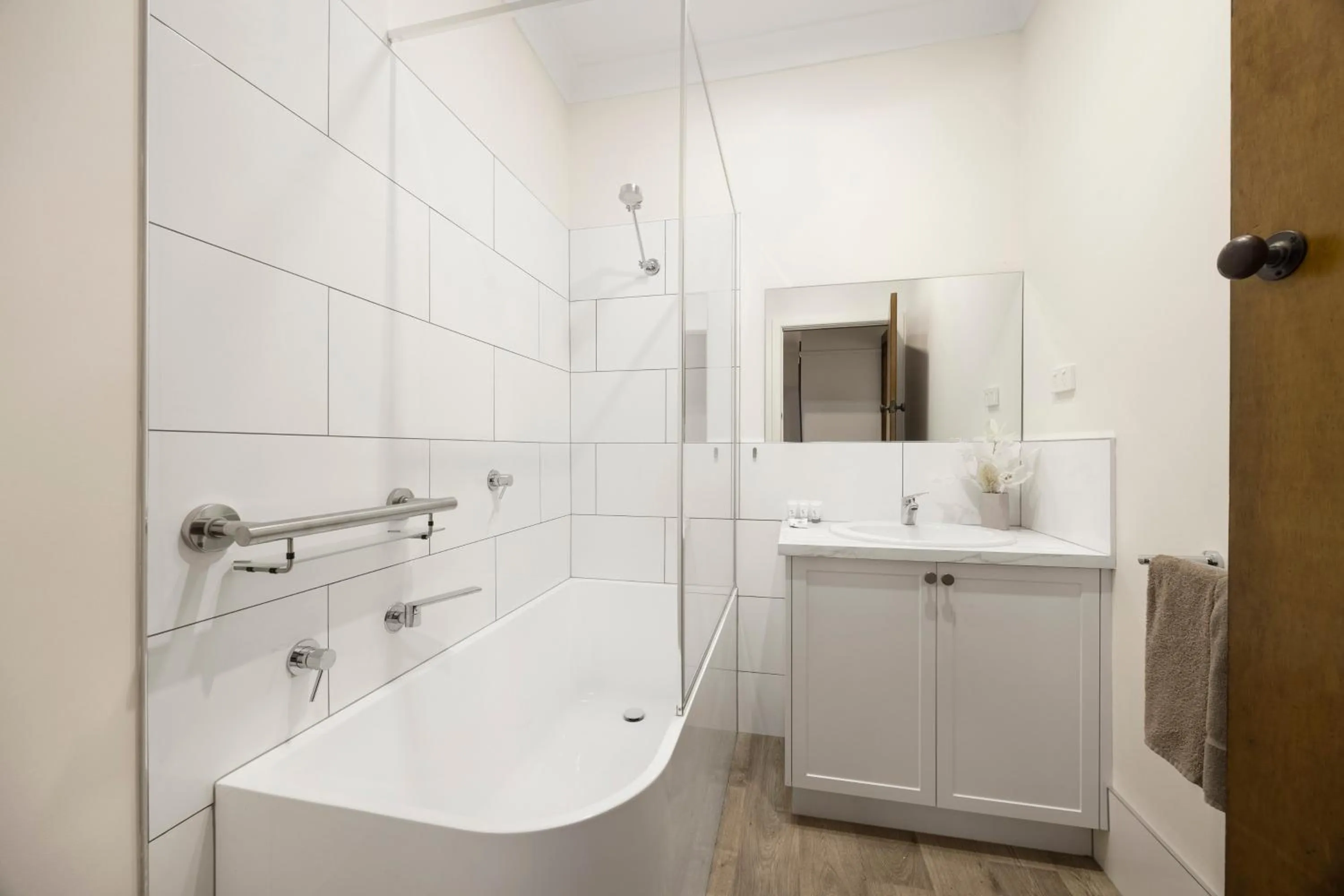 Bathroom in Maffra Motor Inn