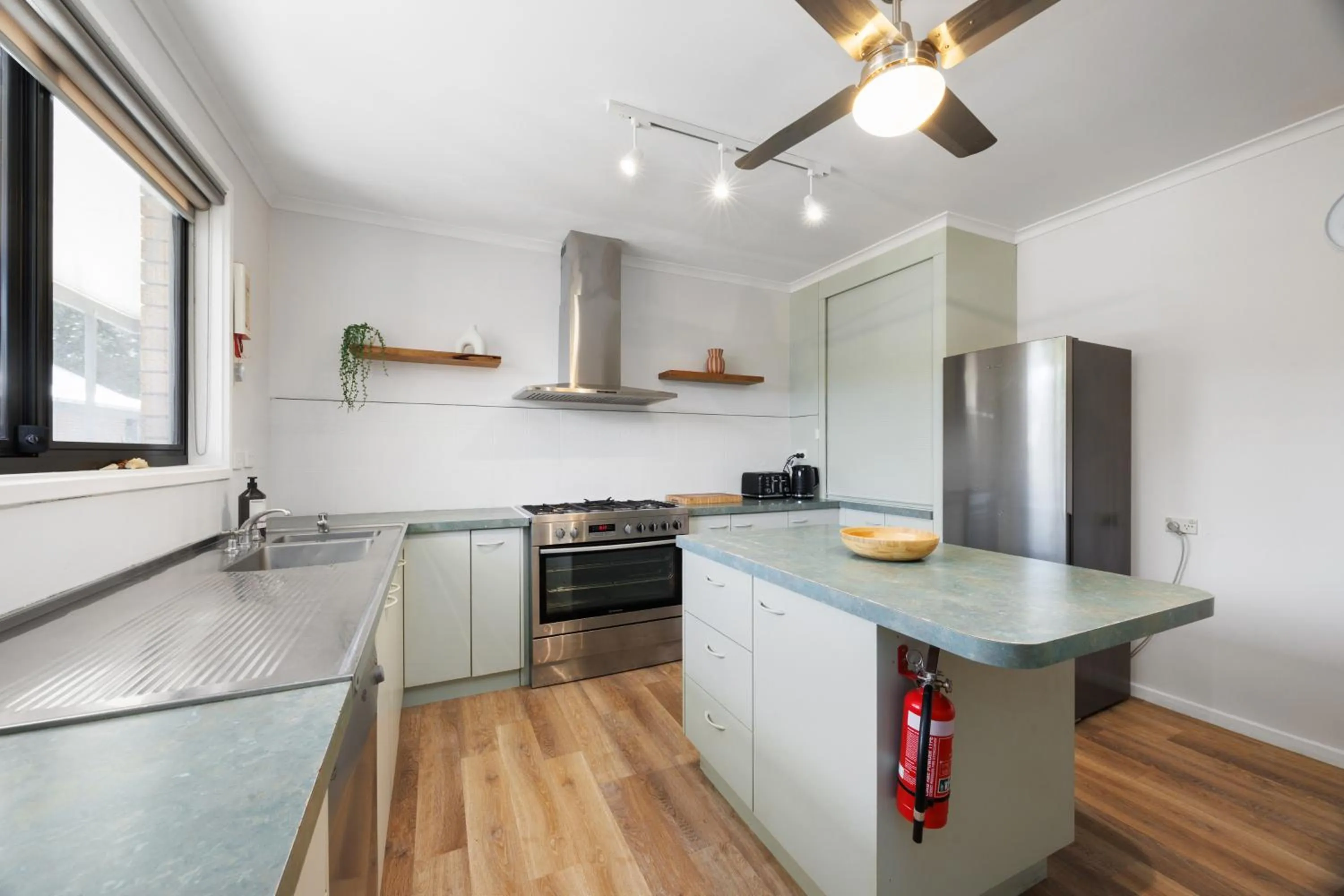kitchen in Maffra Motor Inn