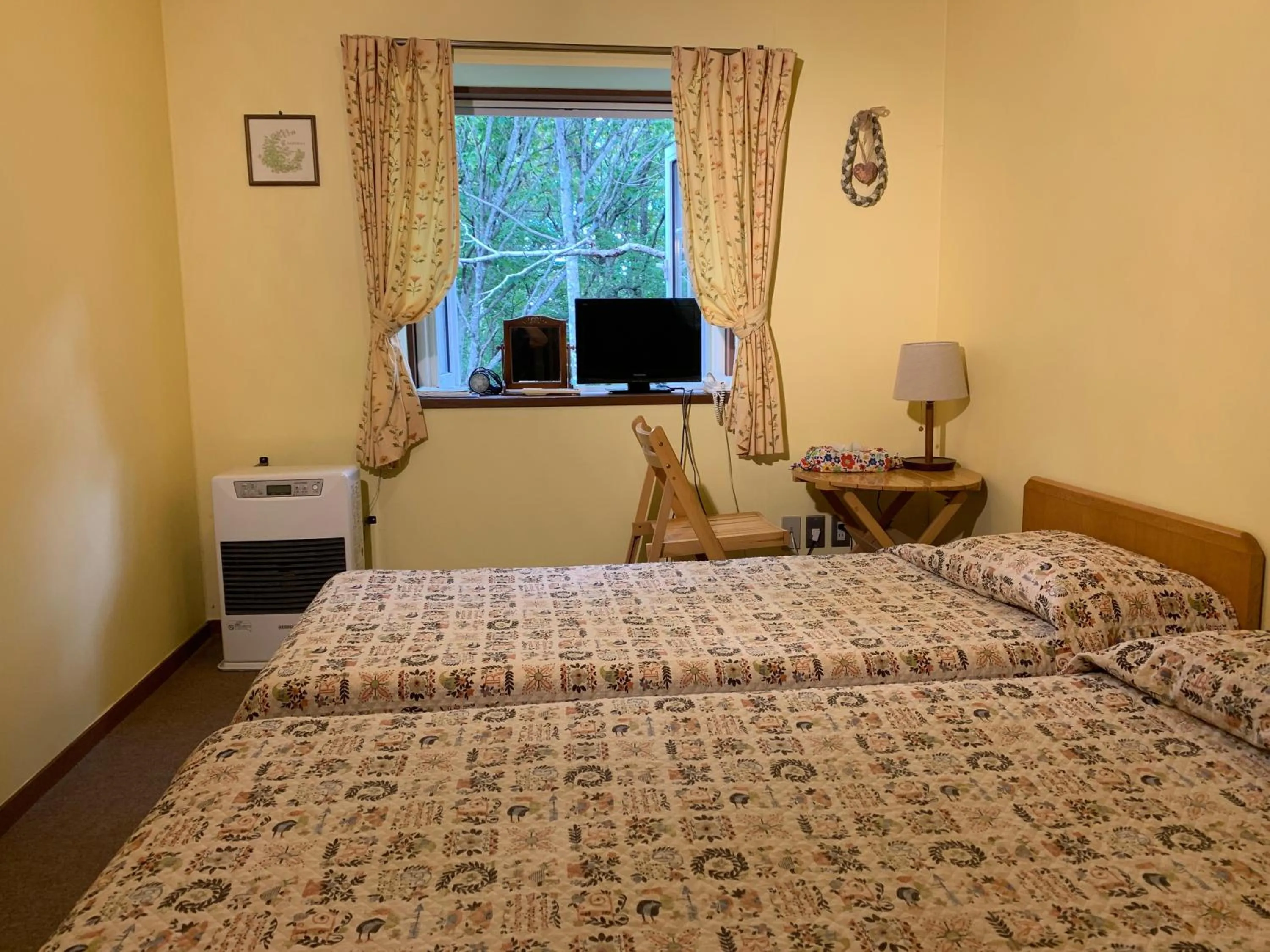 Photo of the whole room, Bed in Pension Rapport in Tambara Plateau