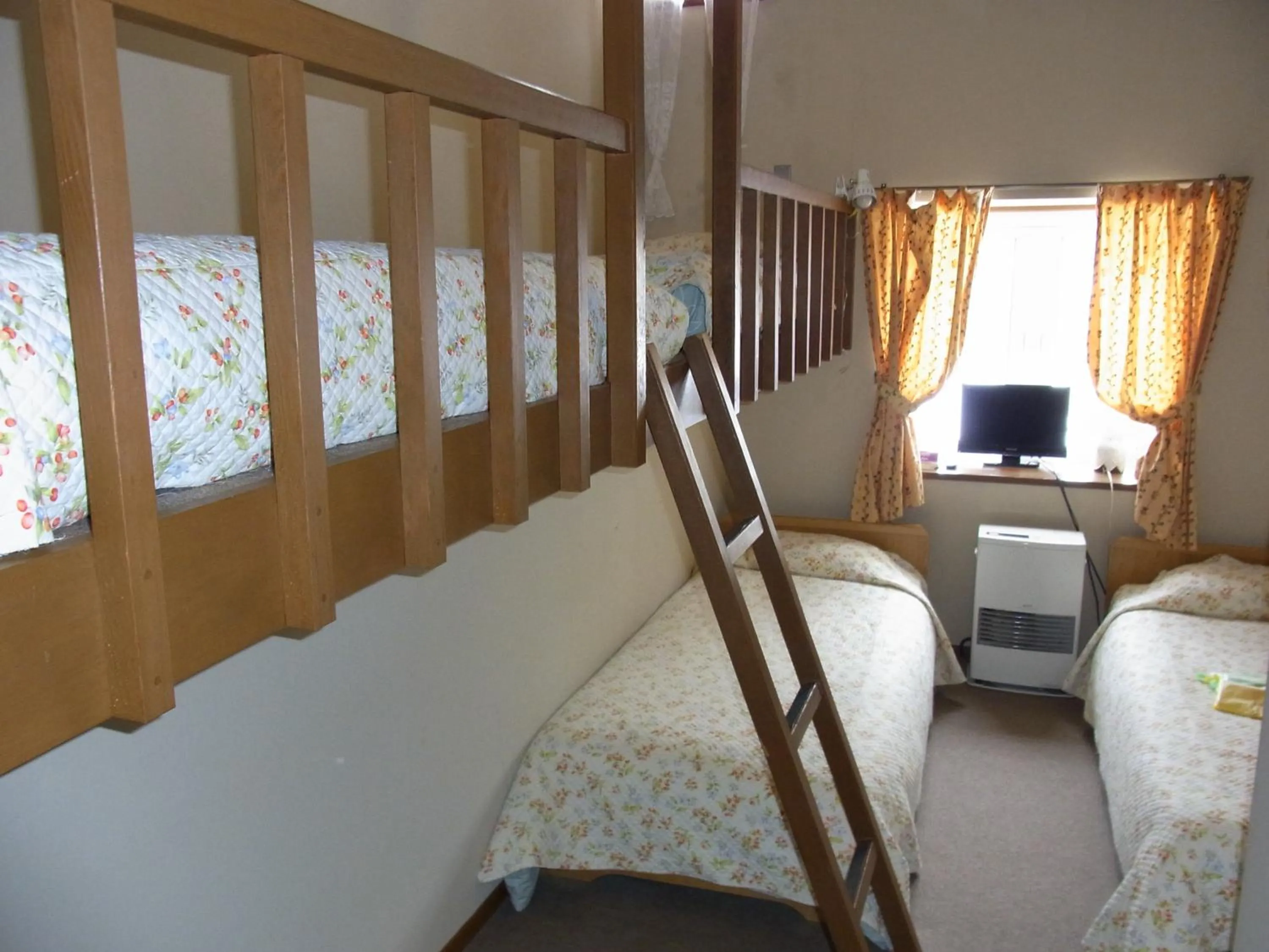 Photo of the whole room, Bed in Pension Rapport in Tambara Plateau