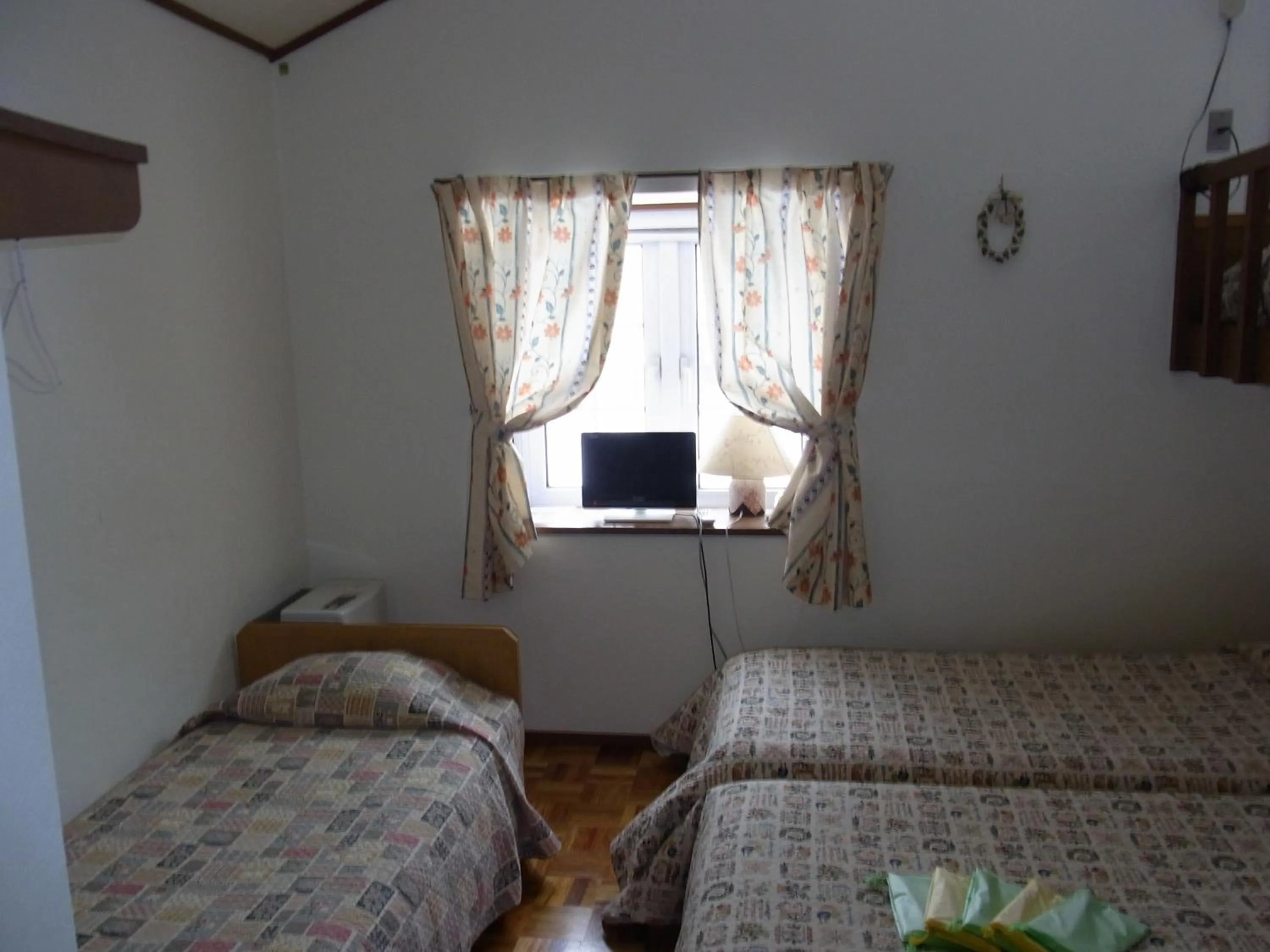 Photo of the whole room, Bed in Pension Rapport in Tambara Plateau