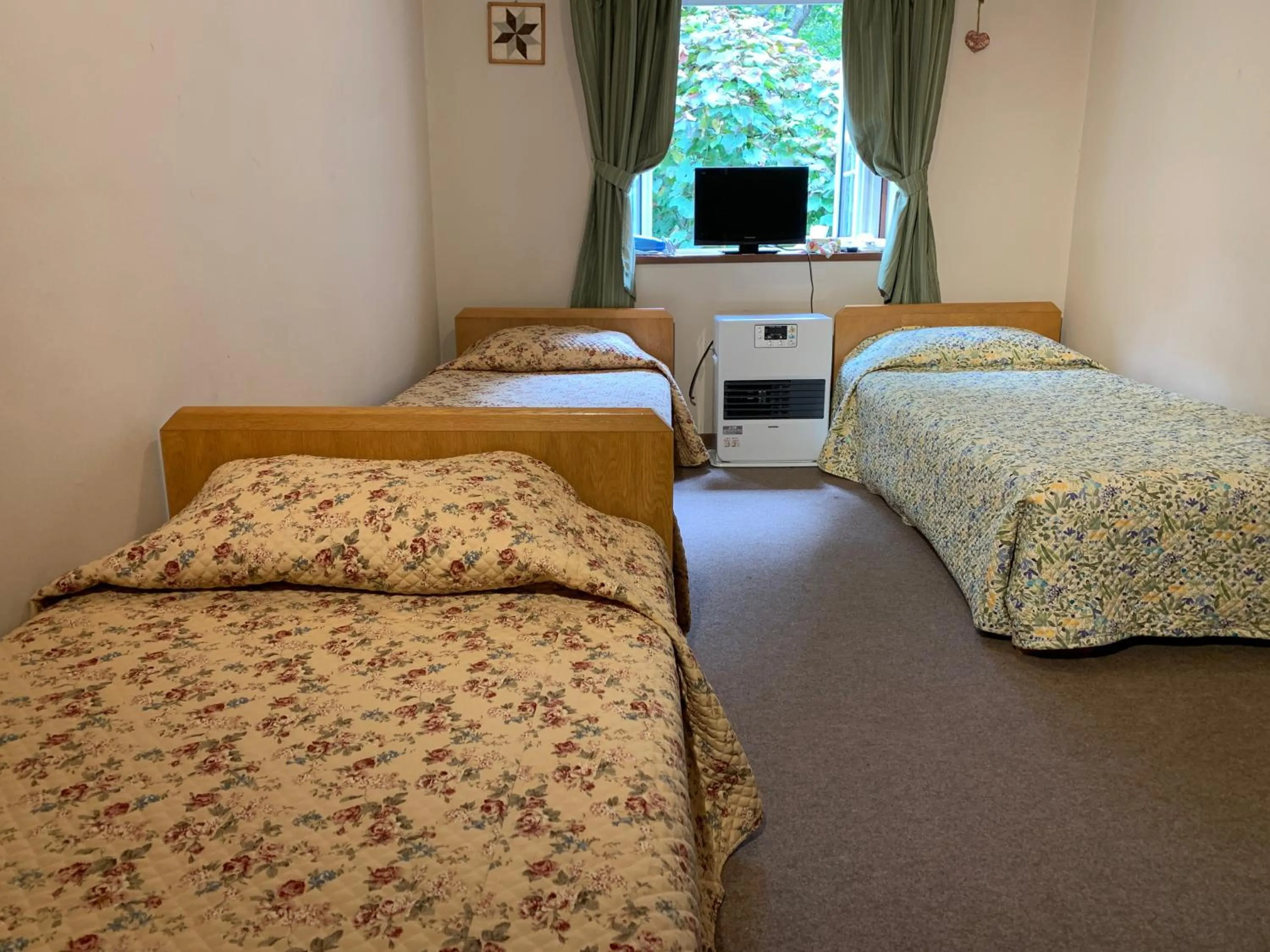 Photo of the whole room, Bed in Pension Rapport in Tambara Plateau