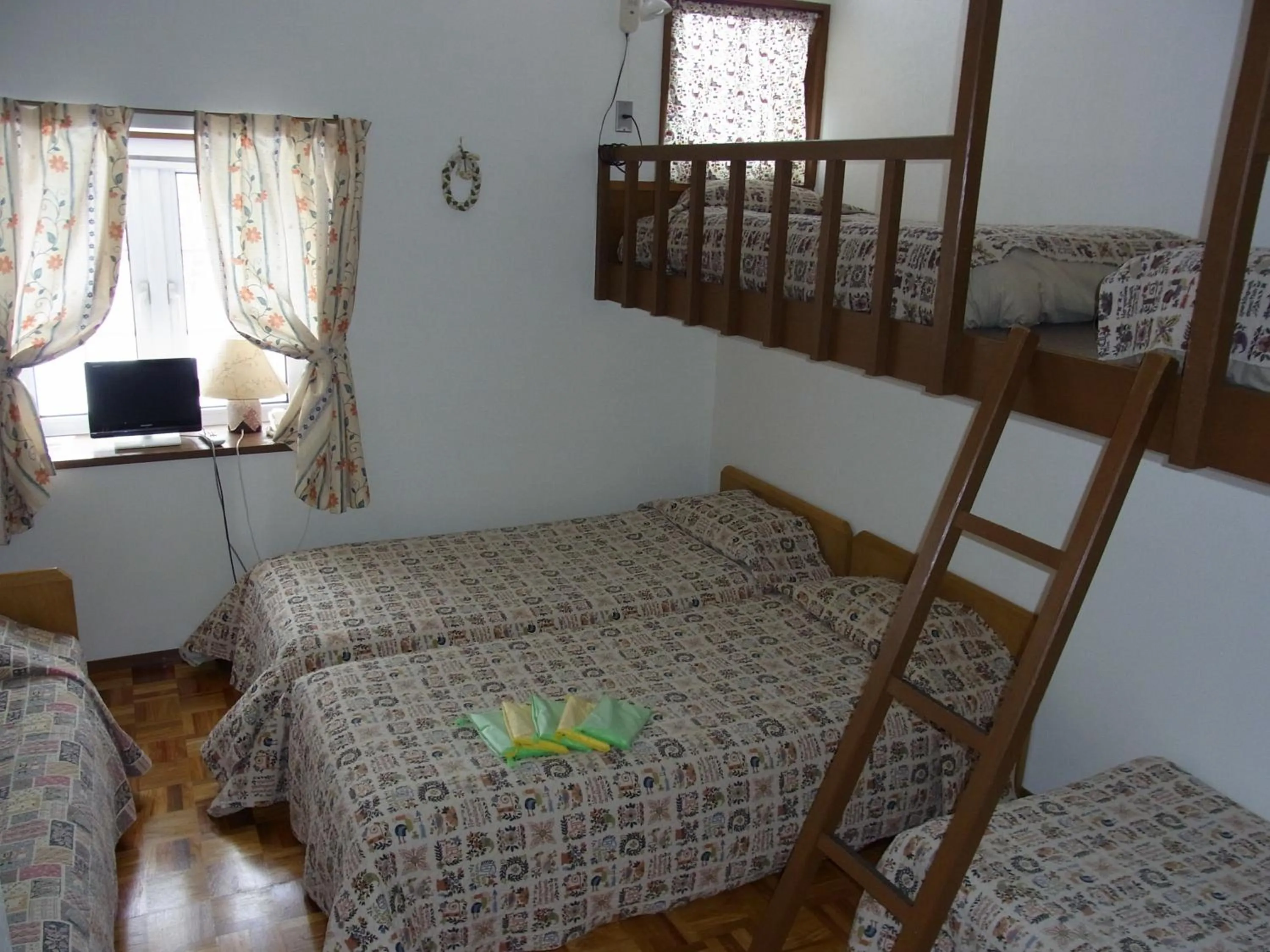 Photo of the whole room, Bed in Pension Rapport in Tambara Plateau