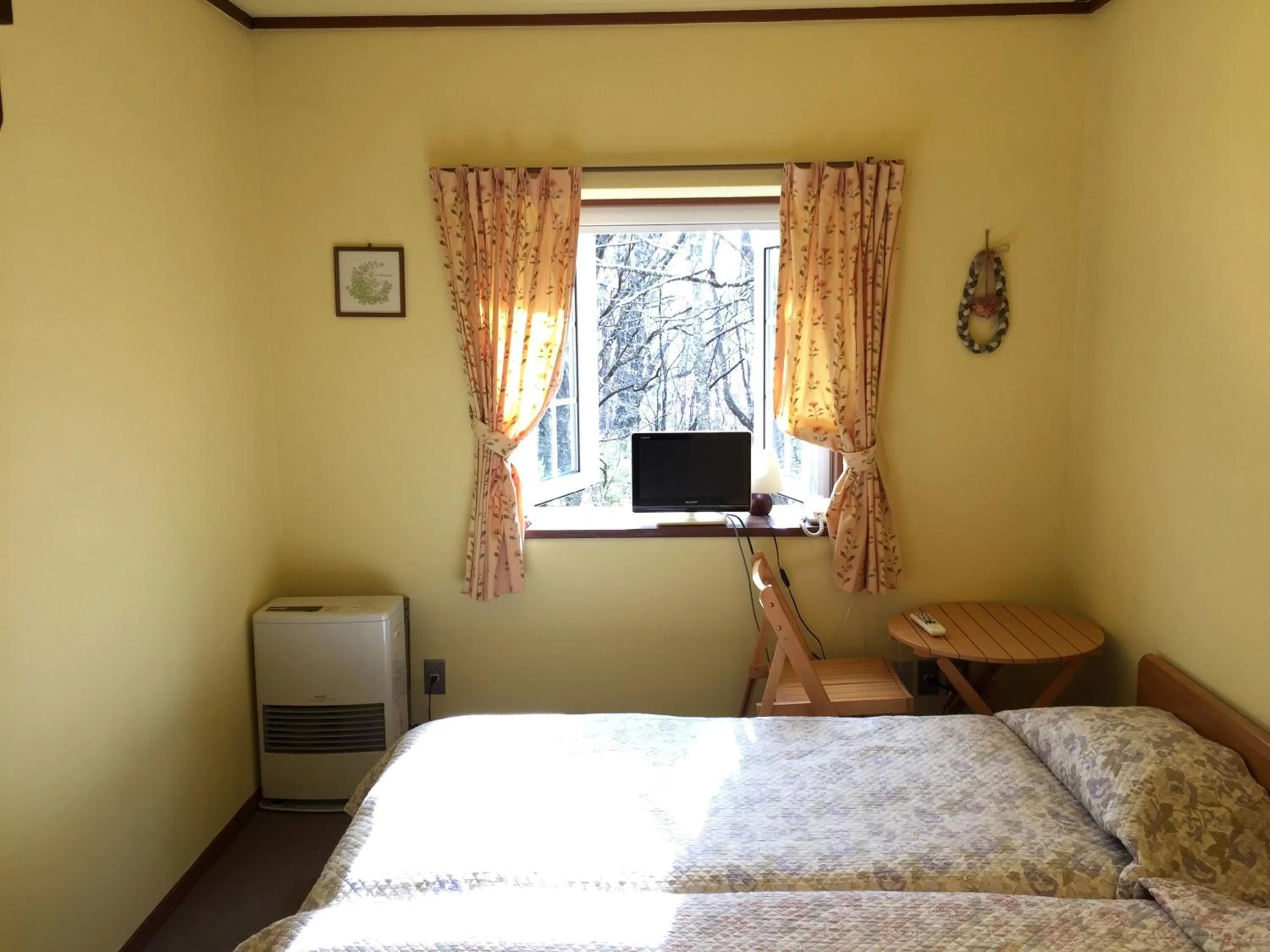 Photo of the whole room, Bed in Pension Rapport in Tambara Plateau