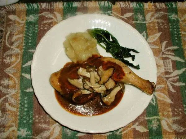 Dinner in Pension Rapport in Tambara Plateau