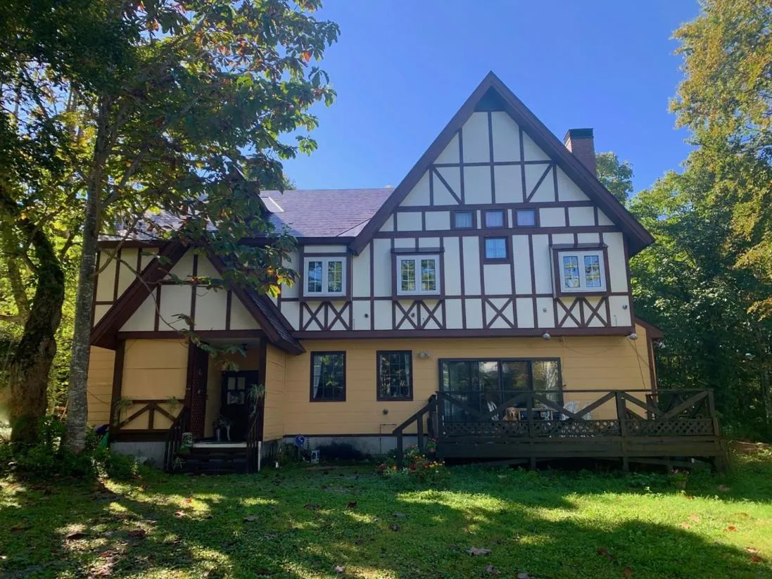 Property building in Pension Rapport in Tambara Plateau