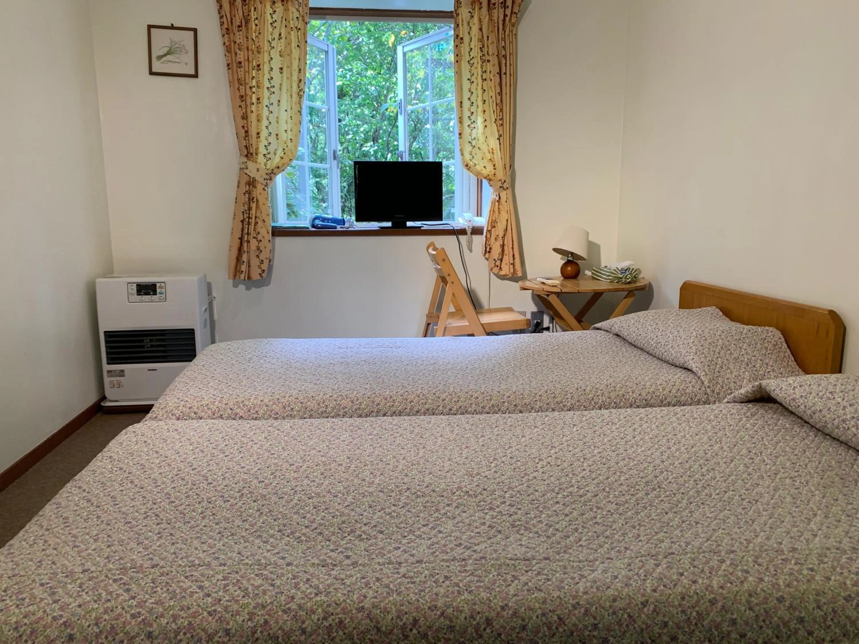 Photo of the whole room, Bed in Pension Rapport in Tambara Plateau