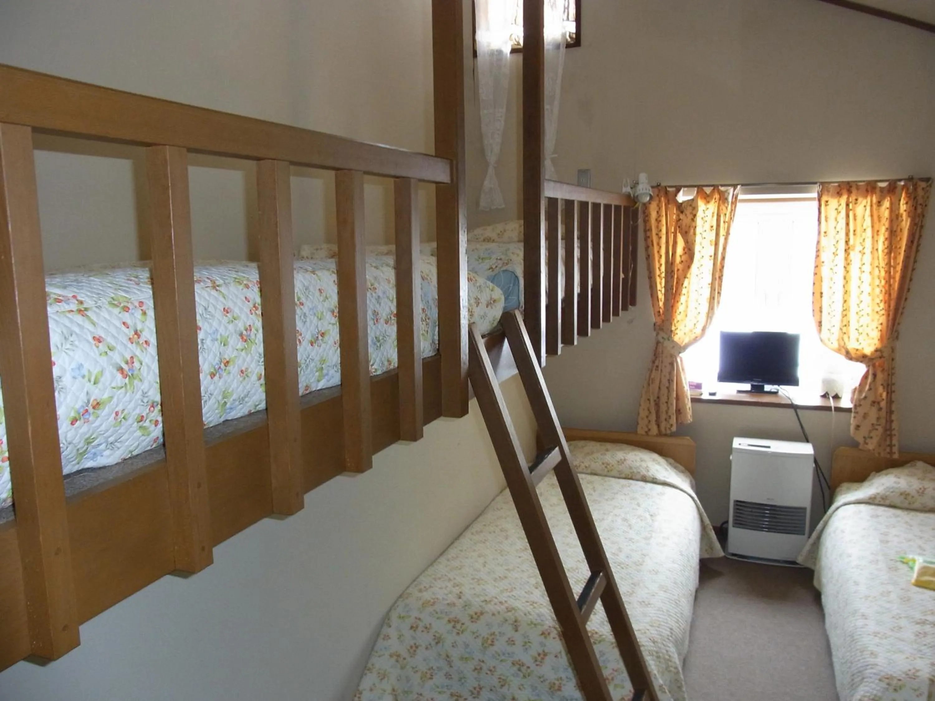 Photo of the whole room, Bed in Pension Rapport in Tambara Plateau