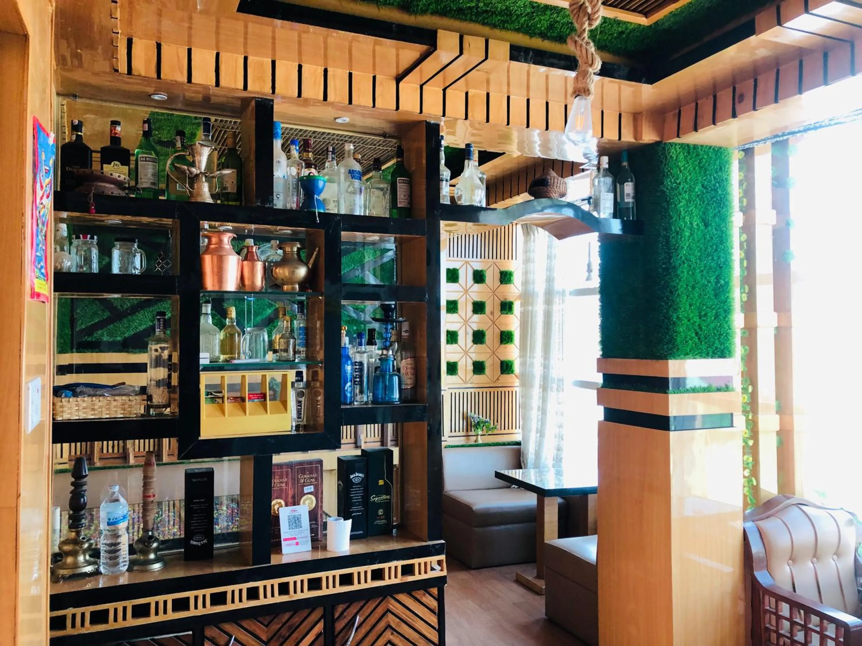 Restaurant/places to eat in Sara's Backpackers Hotel