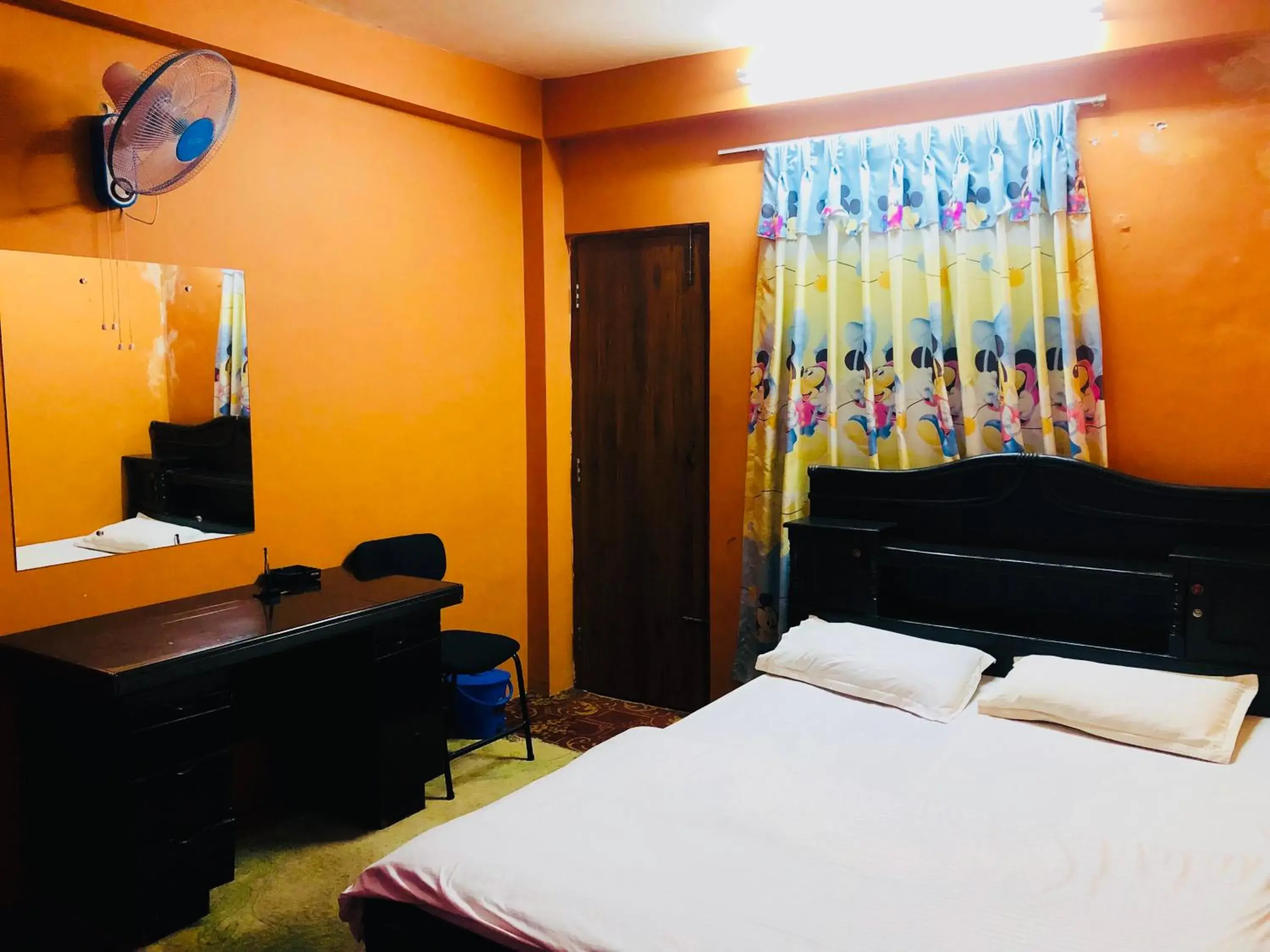 Standard Twin Room in Sara's Backpackers Hotel Standard Twin Room in Sara's Backpackers Hotel