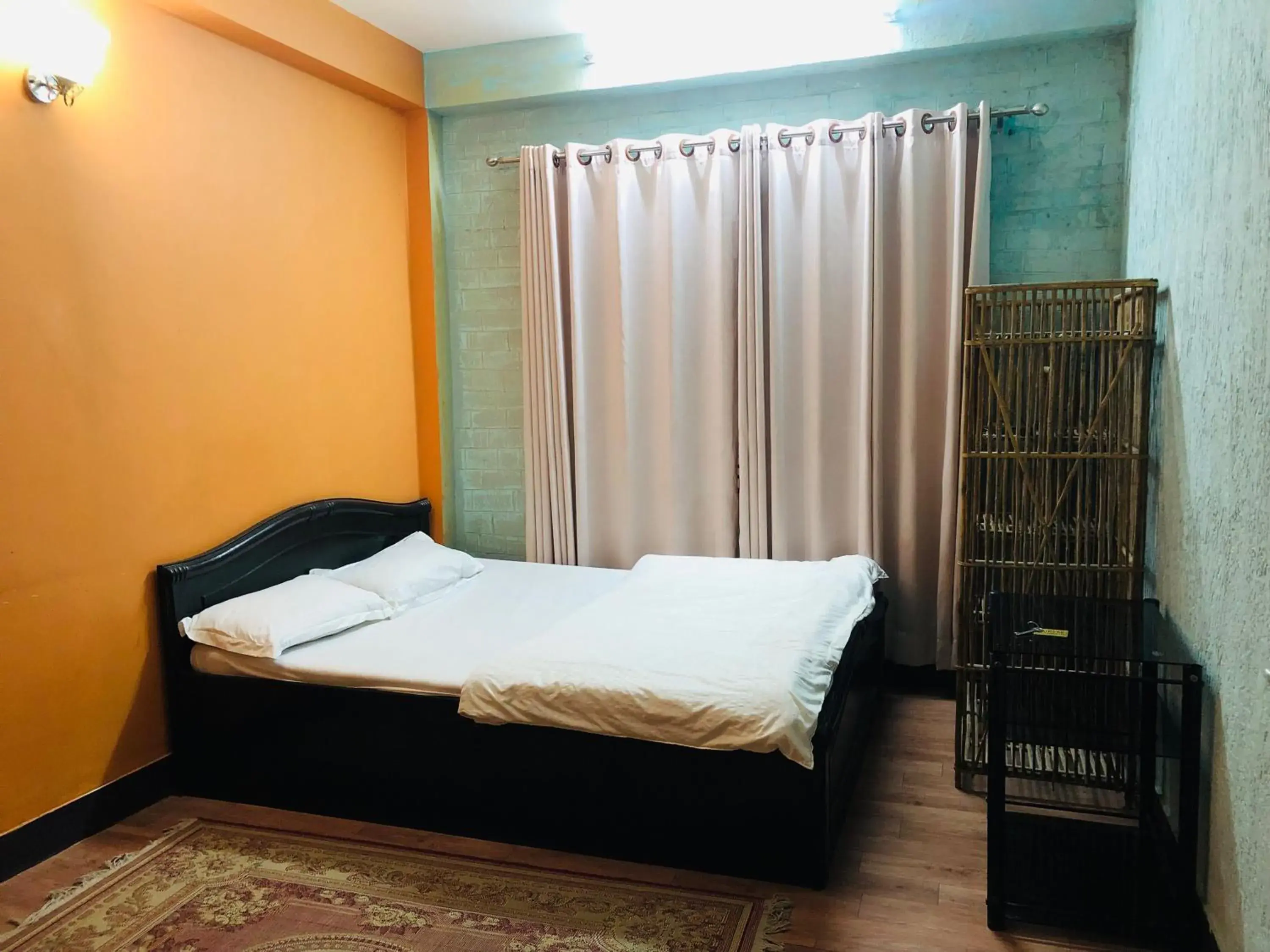 Budget Double Room - single occupancy in Sara's Backpackers Hotel Budget Double Room - single occupancy in Sara's Backpackers Hotel