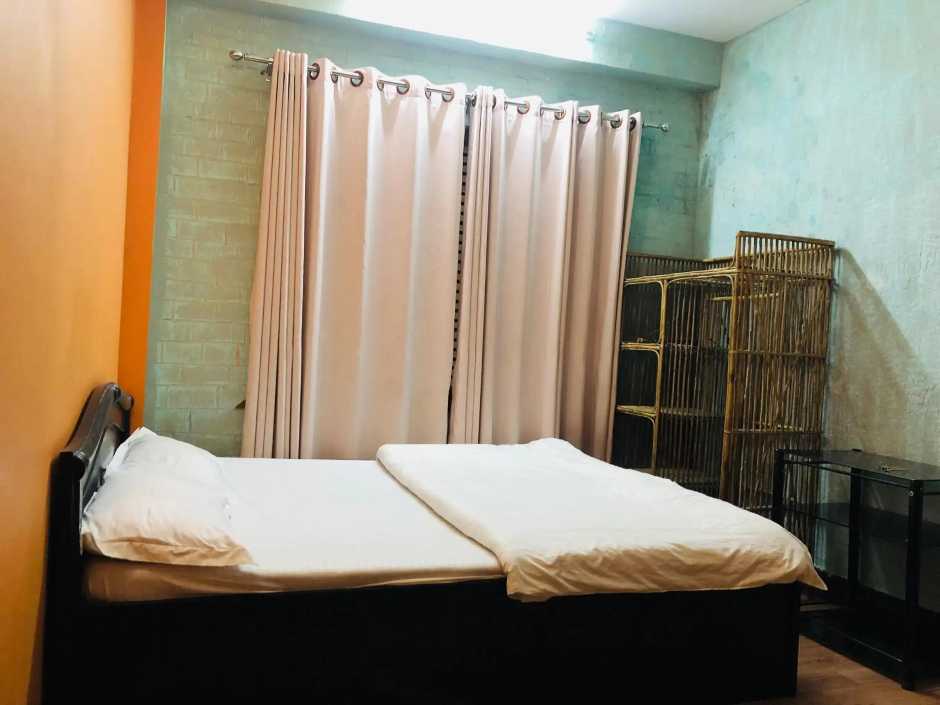 Budget Double Room - single occupancy in Sara's Backpackers Hotel Budget Double Room - single occupancy in Sara's Backpackers Hotel
