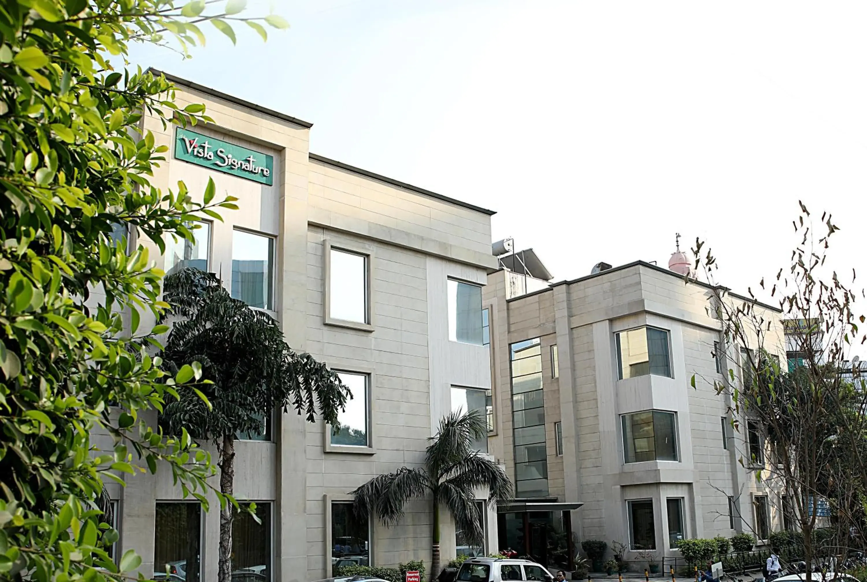 Property building in Inde Hotel Signature Tower Property building in Inde Hotel Signature Tower