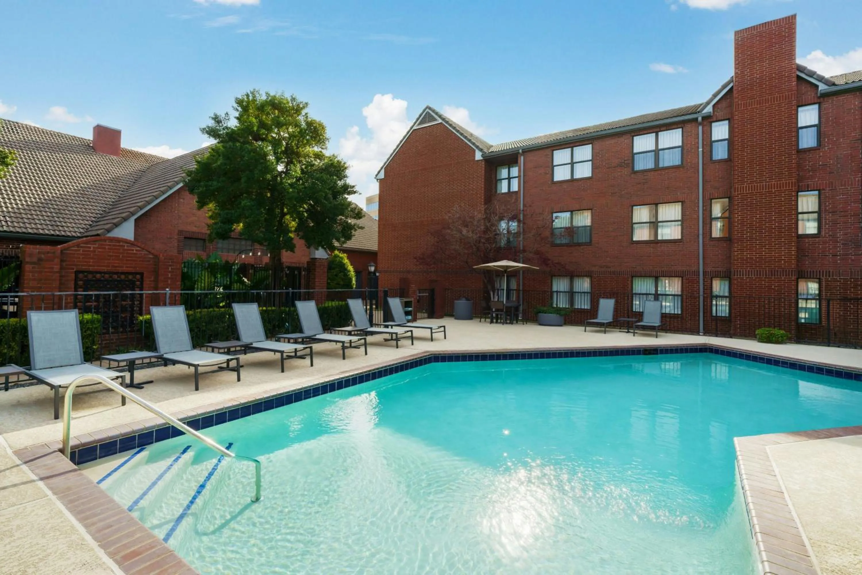 Swimming pool in Residence Inn Dallas Addison/Quorum Drive