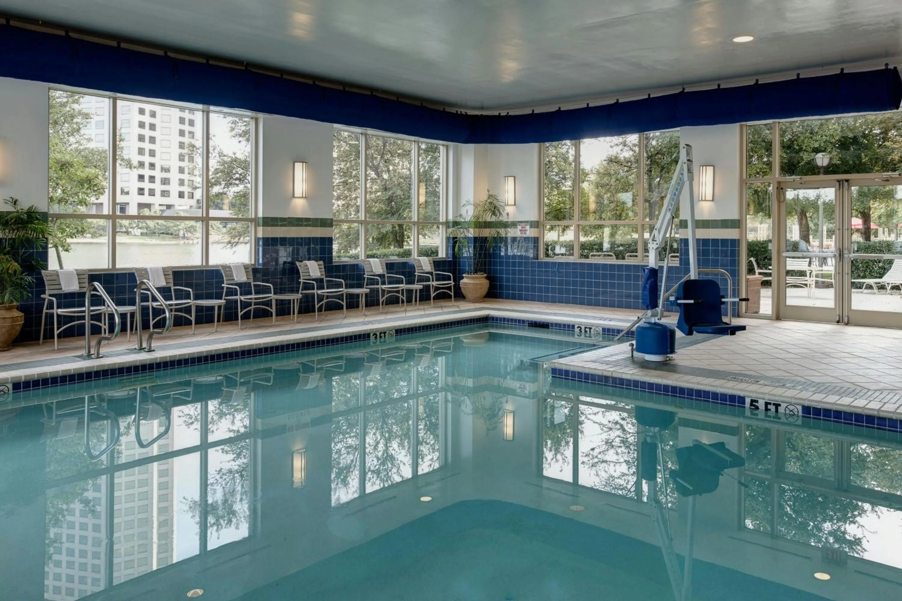 Swimming pool in Marriott Dallas Las Colinas