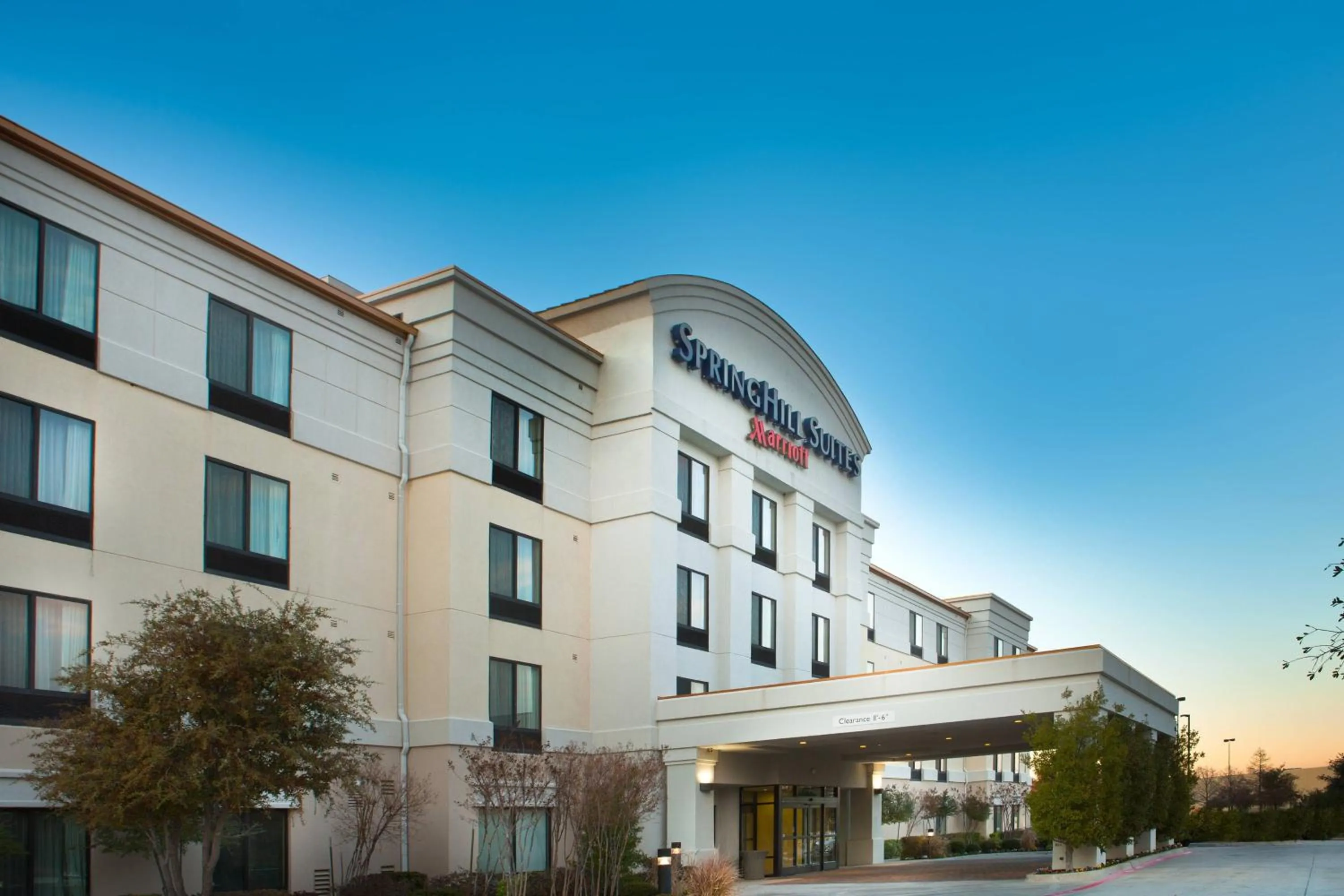 Property building in SpringHill Suites Dallas DFW Airport North/Grapevine