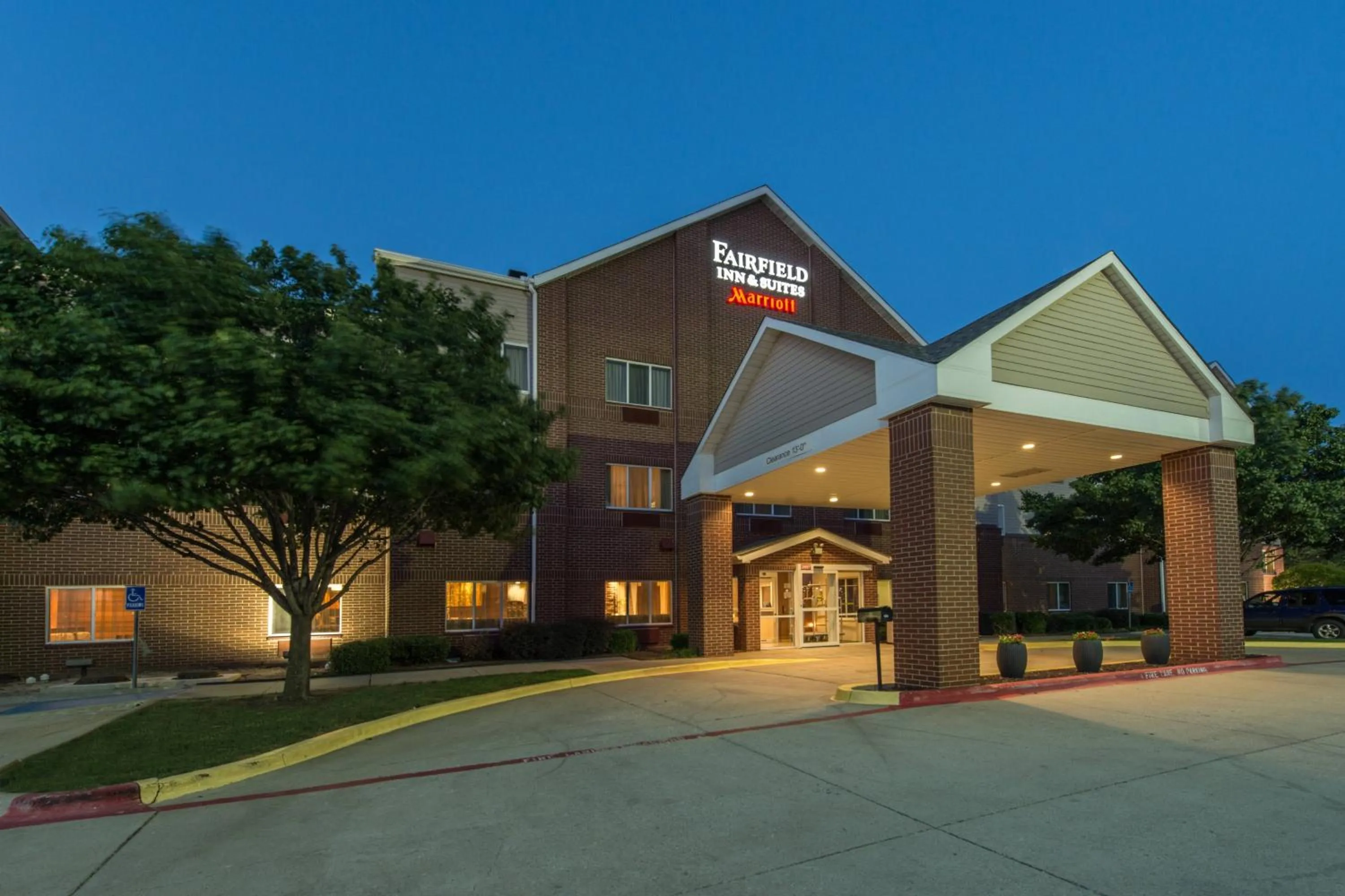 Property building in Fairfield Inn & Suites Dallas Lewisville