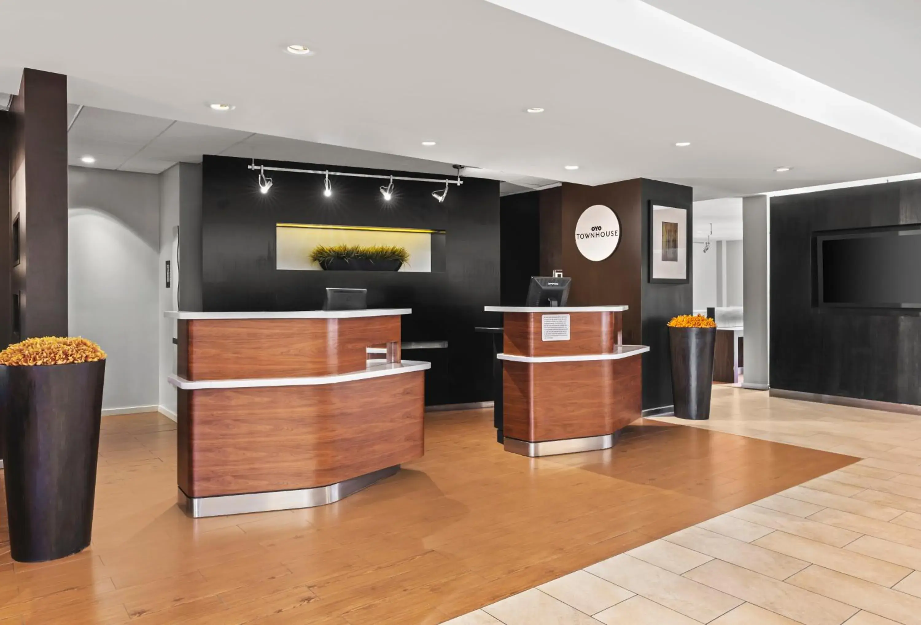 Lobby or reception in Super 8 by Wyndham Dallas Love Field Airport Lobby or reception in Super 8 by Wyndham Dallas Love Field Airport