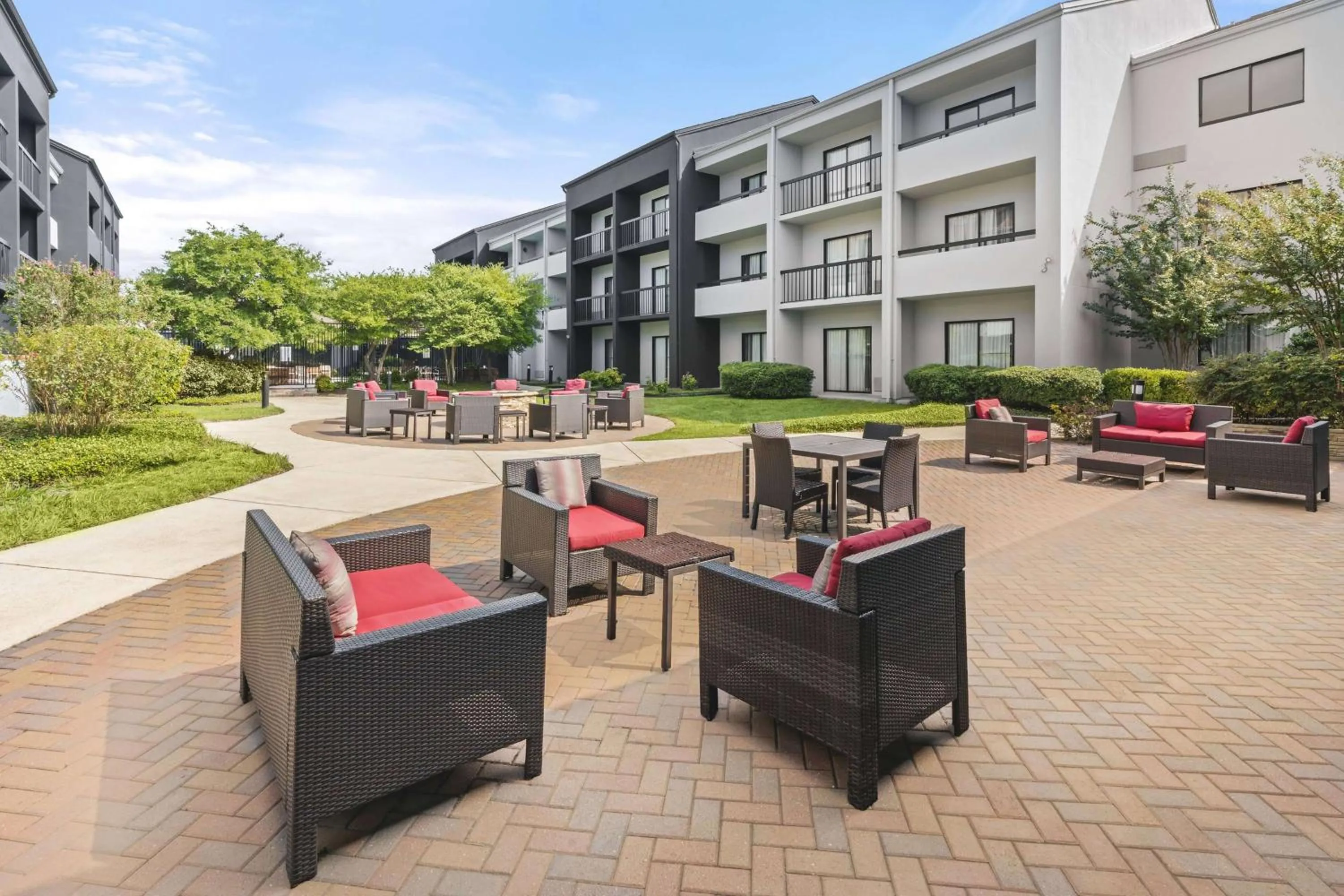Inner courtyard view in Super 8 by Wyndham Dallas Love Field Airport