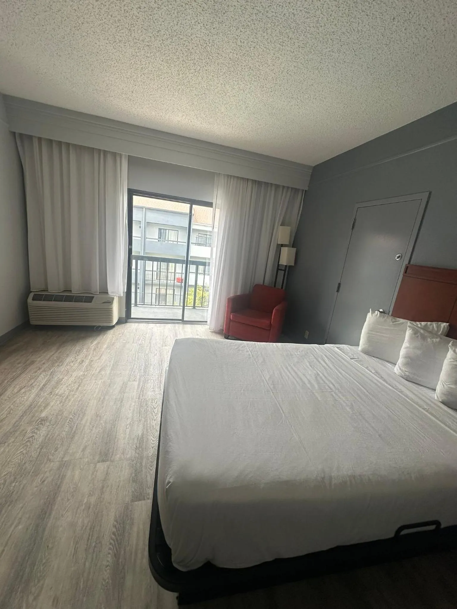 Bed in Super 8 by Wyndham Dallas Love Field Airport