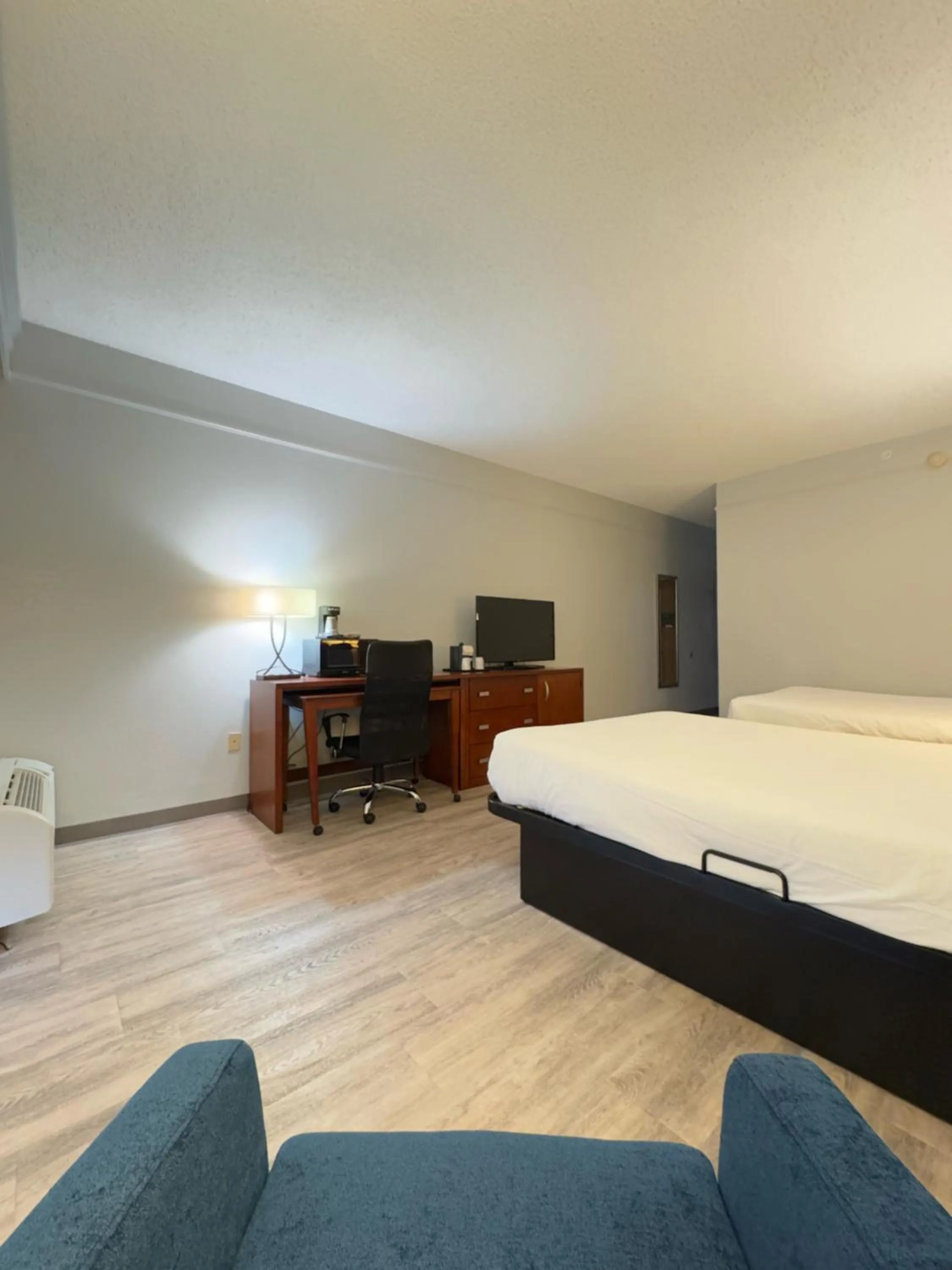 Bed in Super 8 by Wyndham Dallas Love Field Airport