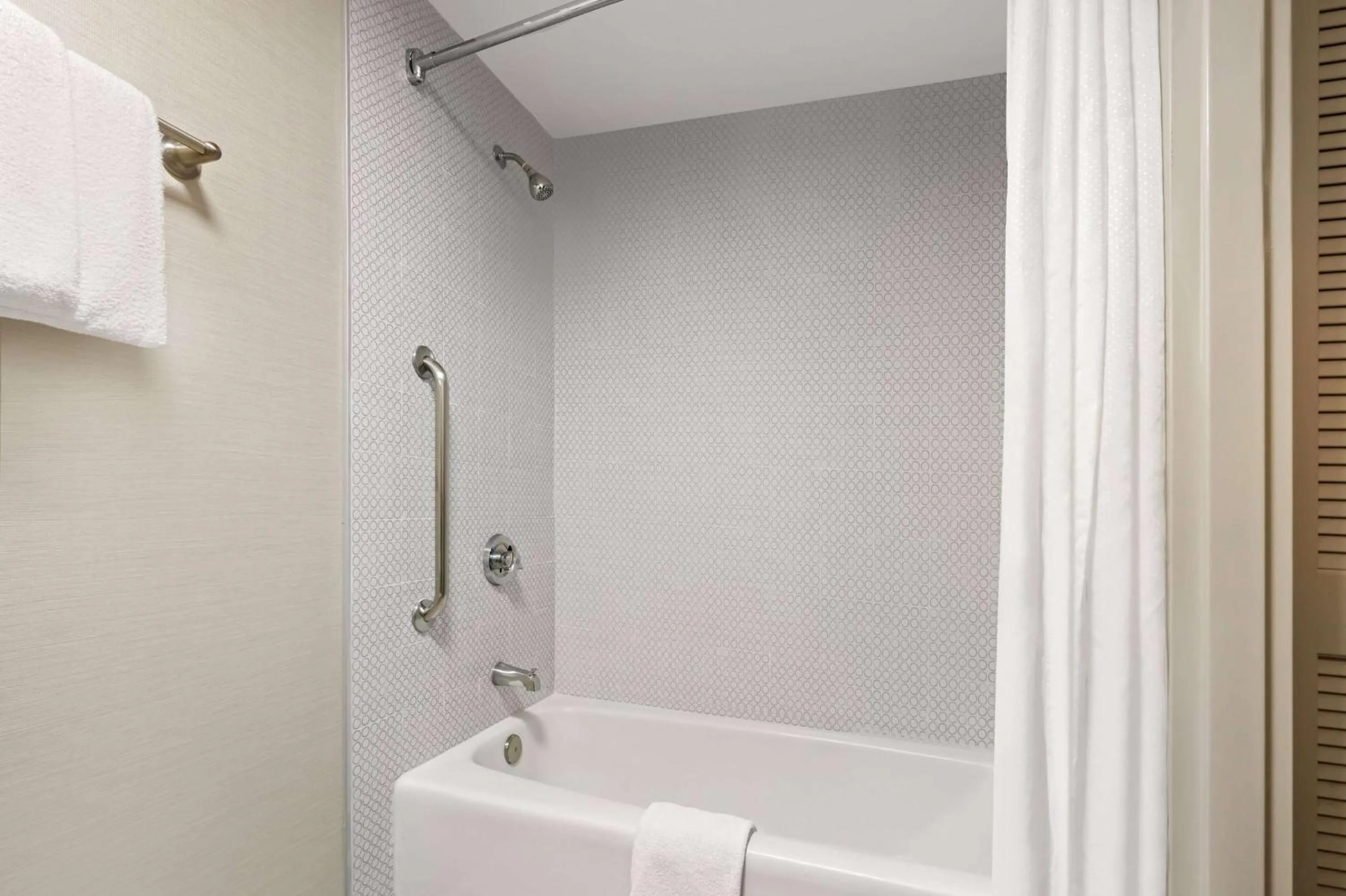 TV and multimedia in Super 8 by Wyndham Dallas Love Field Airport