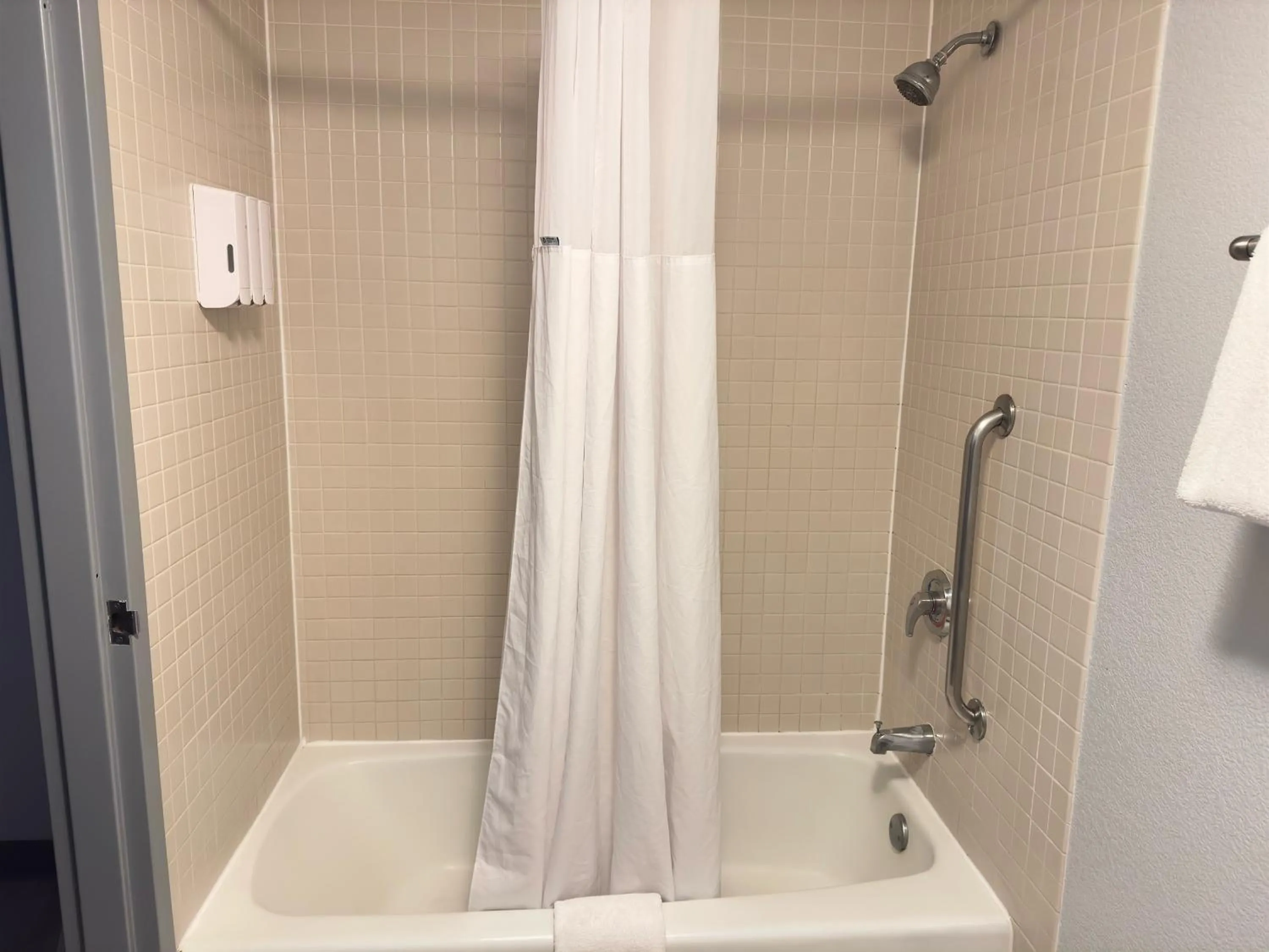 Super 8 by Wyndham Dallas Love Field Airport