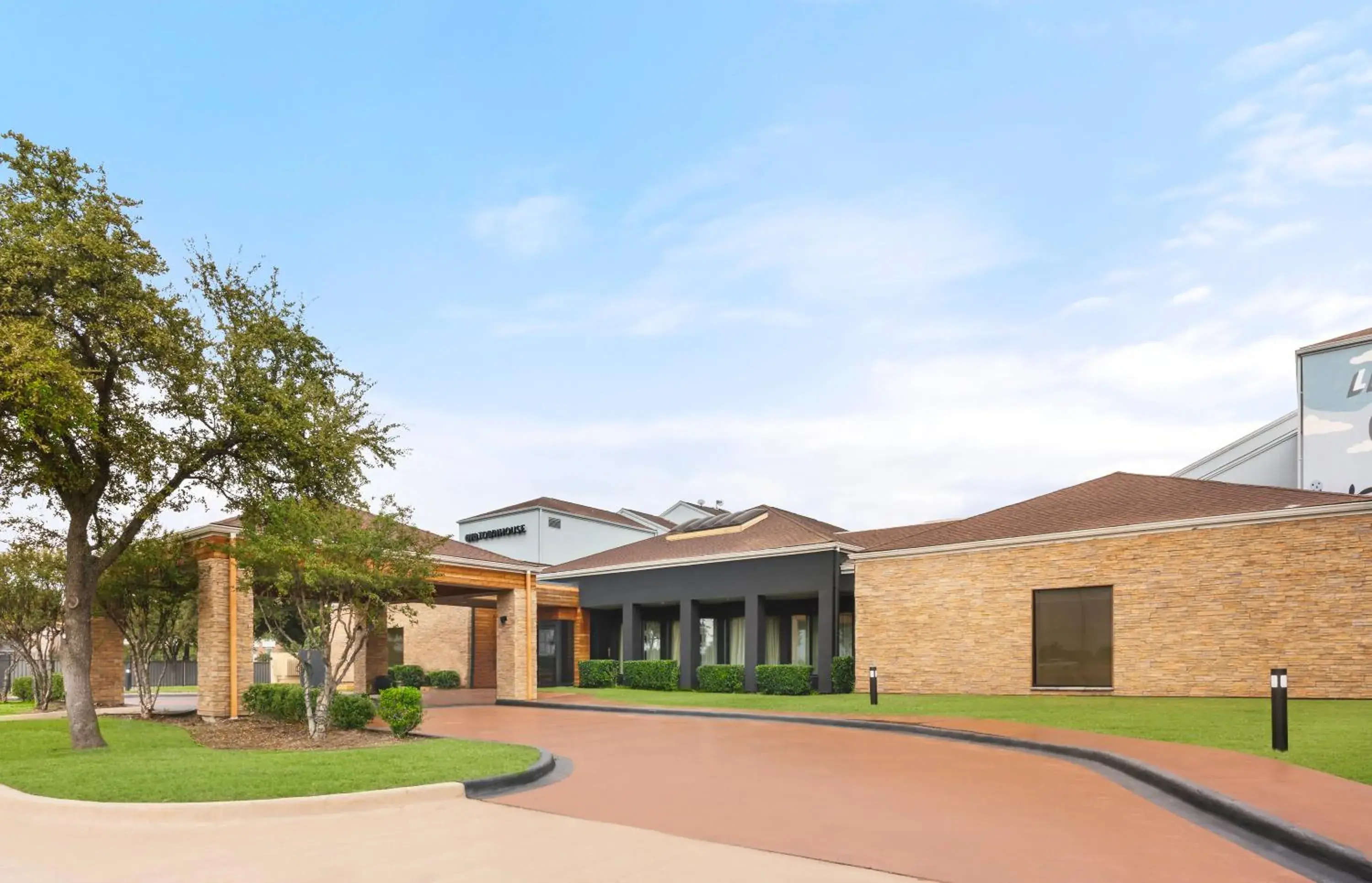 Property building in Super 8 by Wyndham Dallas Love Field Airport Property building in Super 8 by Wyndham Dallas Love Field Airport