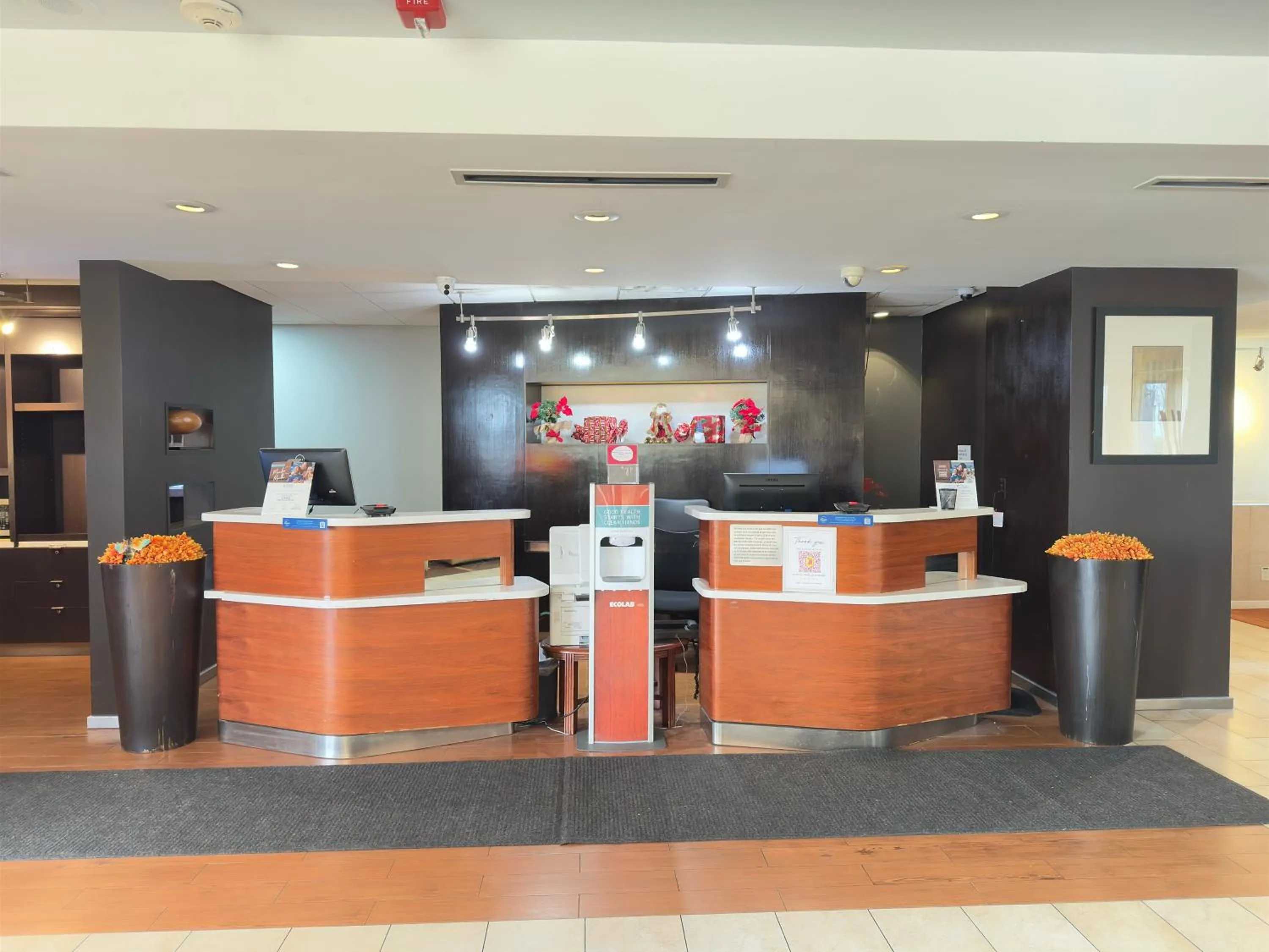 Lobby or reception in Super 8 by Wyndham Dallas Love Field Airport