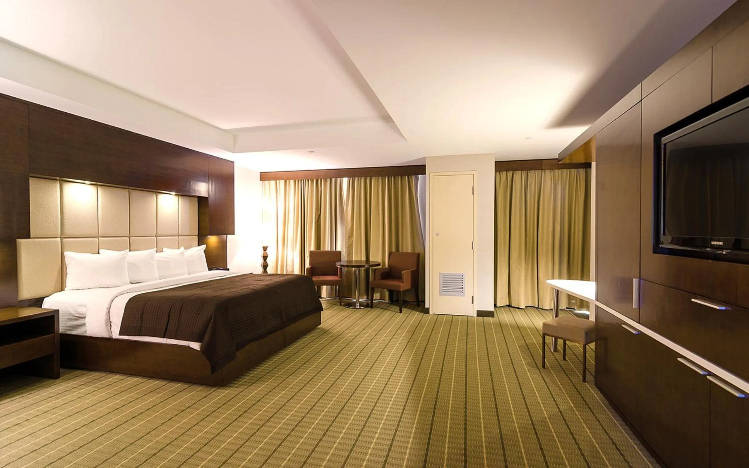 Photo of the whole room, Bed in Hotel Casino New Nouveau Brunswick