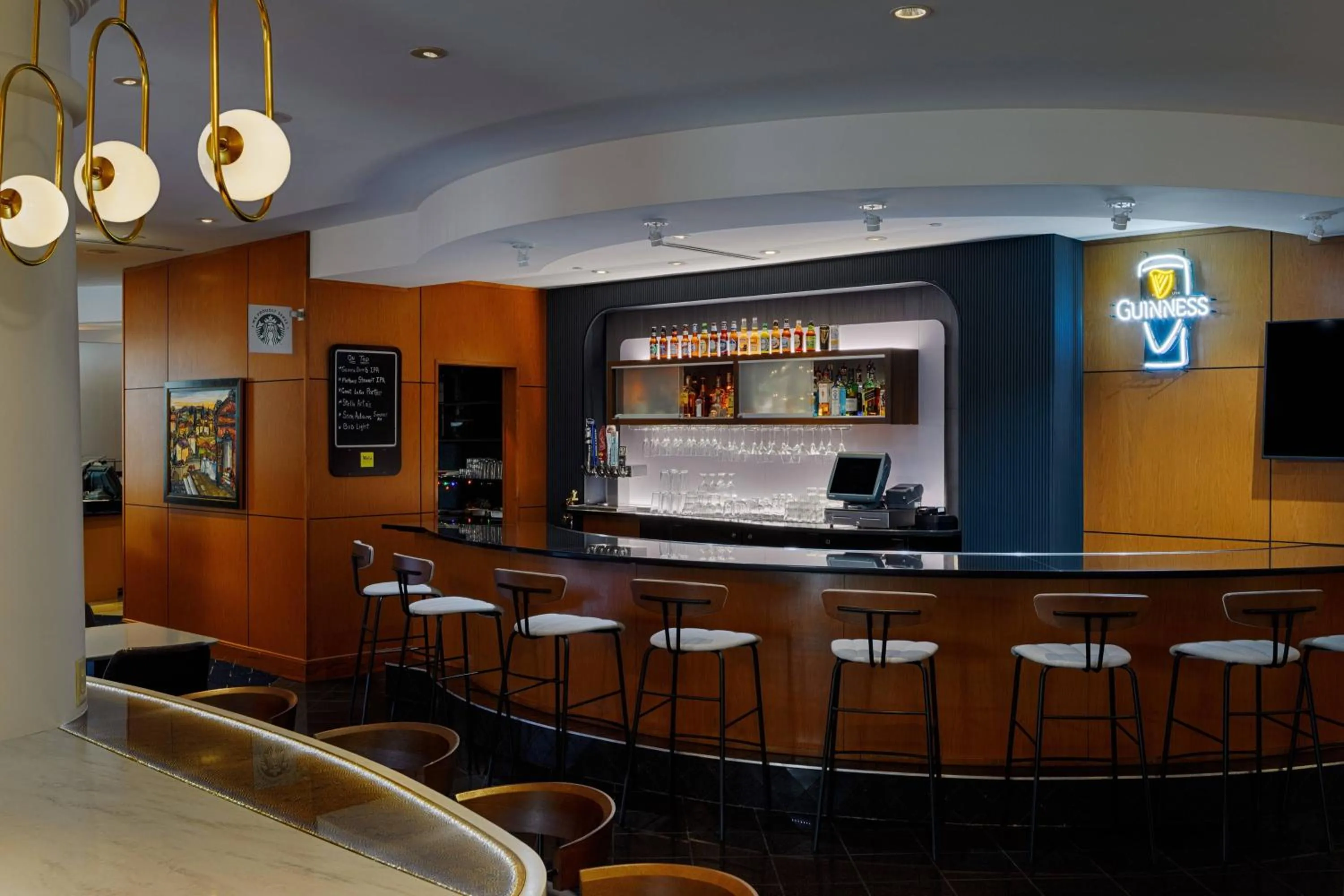 Lounge or bar in Courtyard by Marriott Springfield Downtown