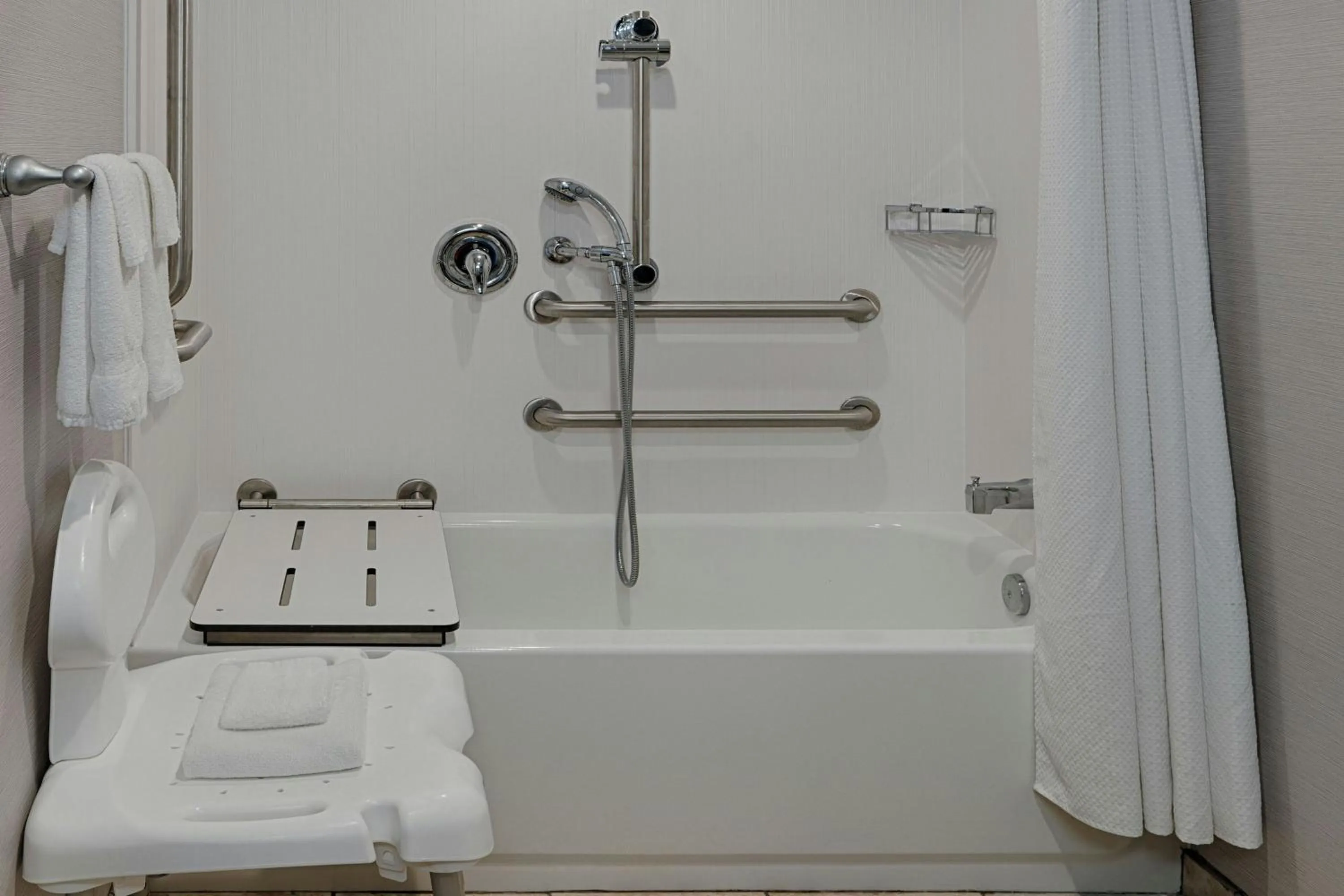 Bathroom in Courtyard by Marriott Springfield Downtown