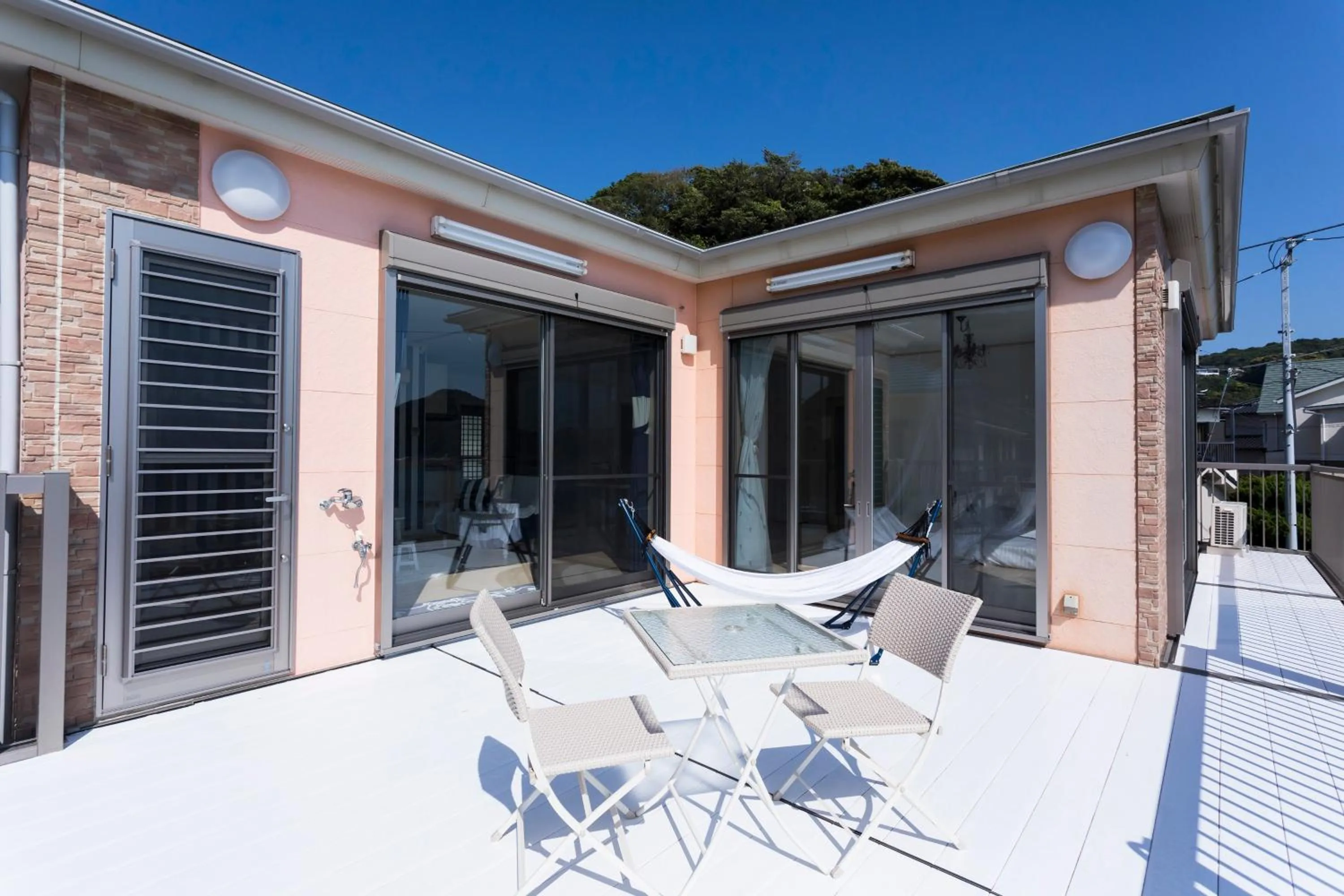 Facade/entrance in Marine House KAKISAKI