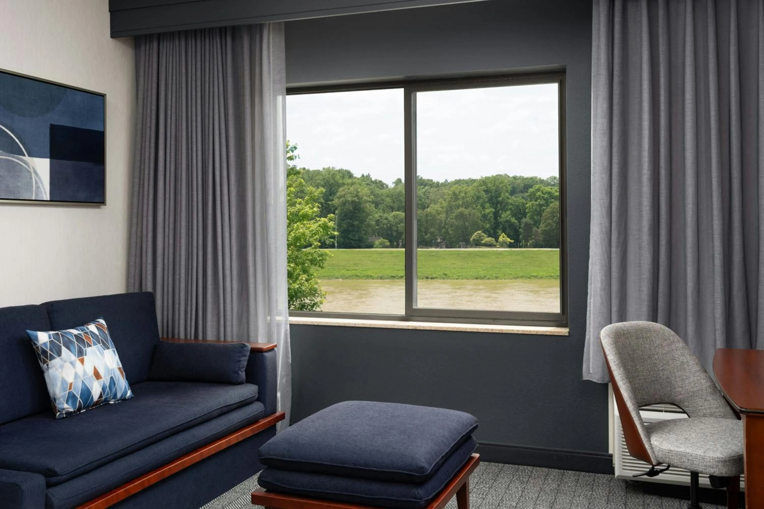 Photo of the whole room in Courtyard Dayton-University of Dayton