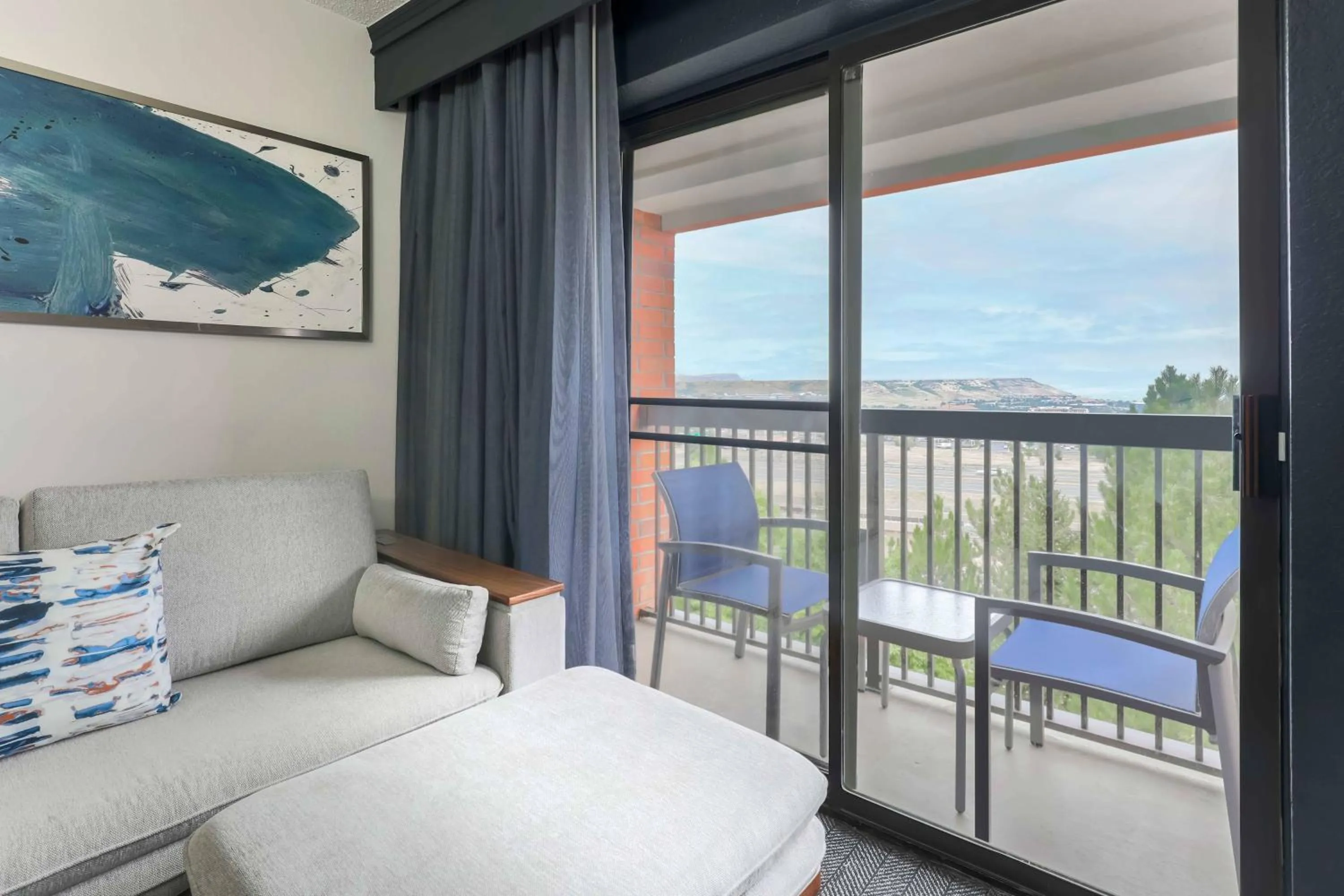 Photo of the whole room, Bed in Courtyard by Marriott Denver Golden/Red Rocks