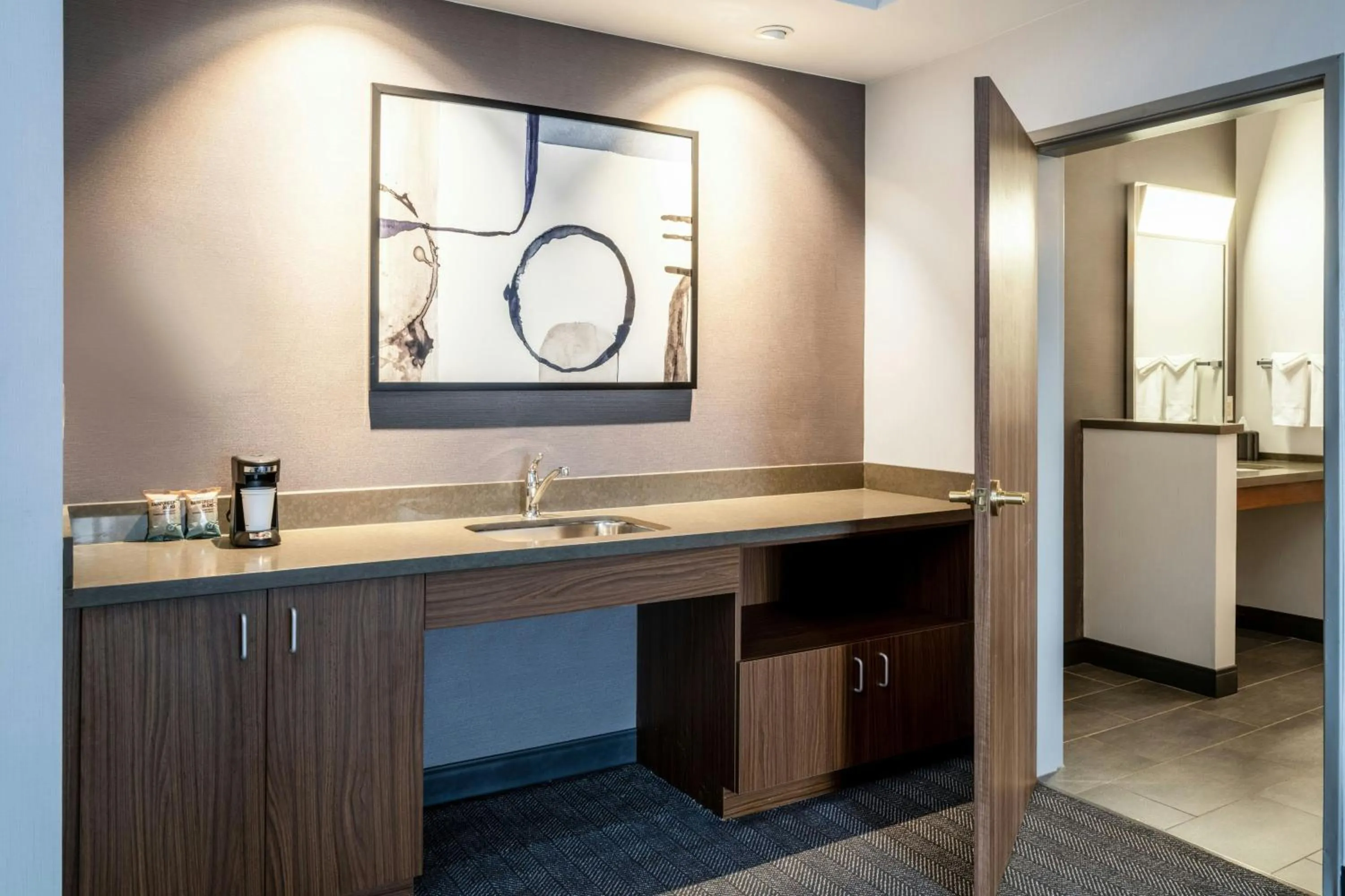 Lounge or bar in Courtyard by Marriott Denver Golden/Red Rocks