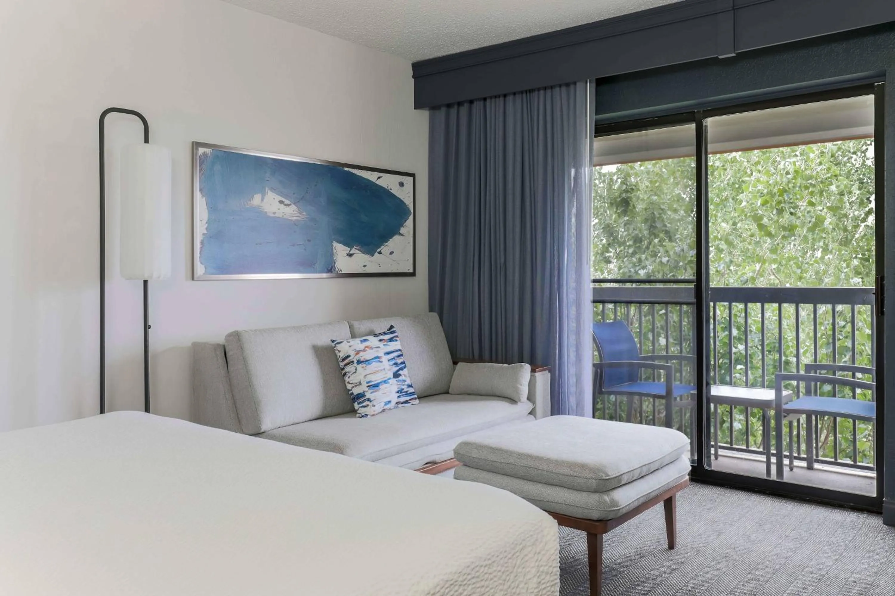 Photo of the whole room, Bed in Courtyard by Marriott Denver Golden/Red Rocks