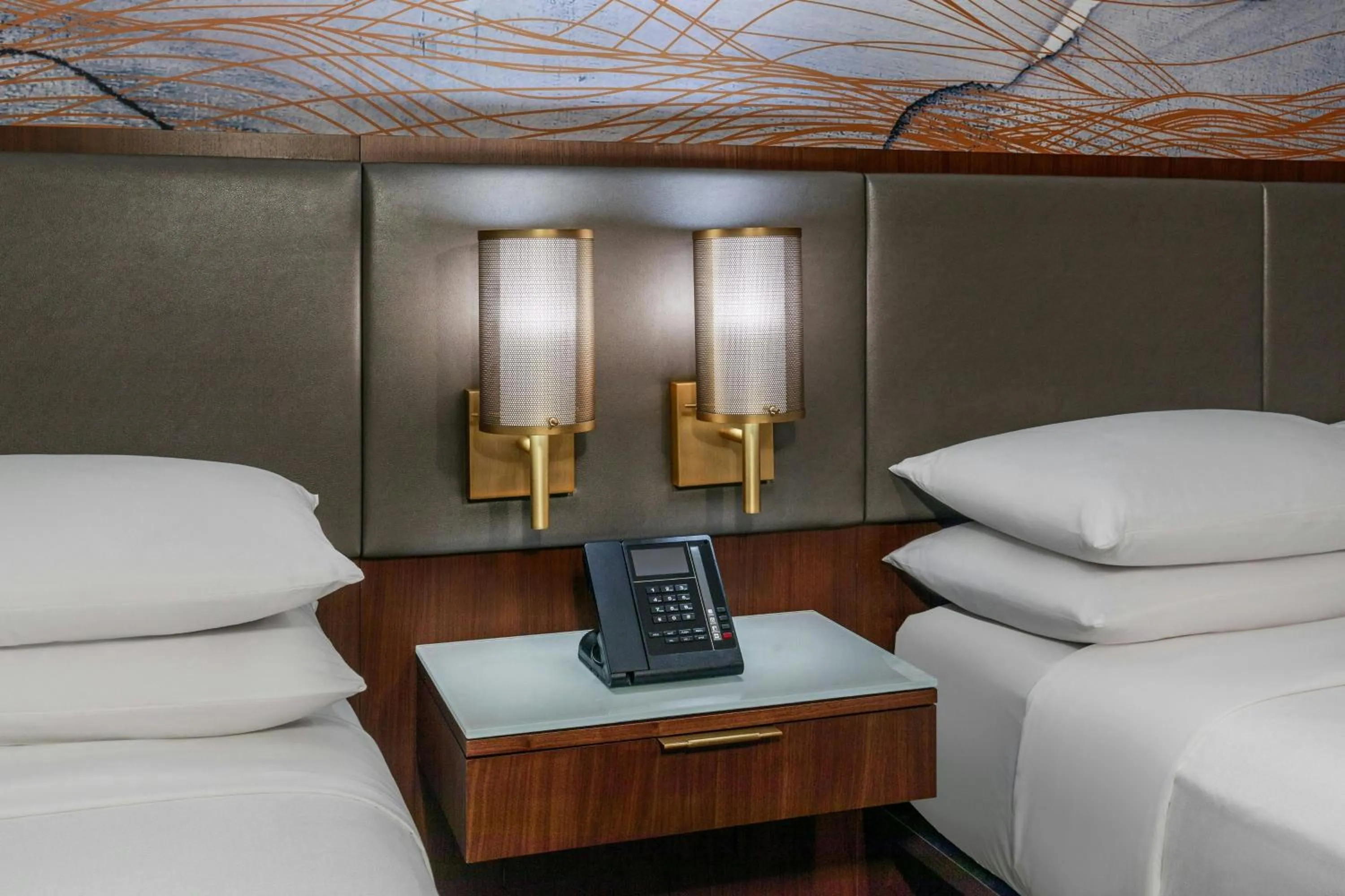 Photo of the whole room, Bed in Denver Airport Marriott at Gateway Park