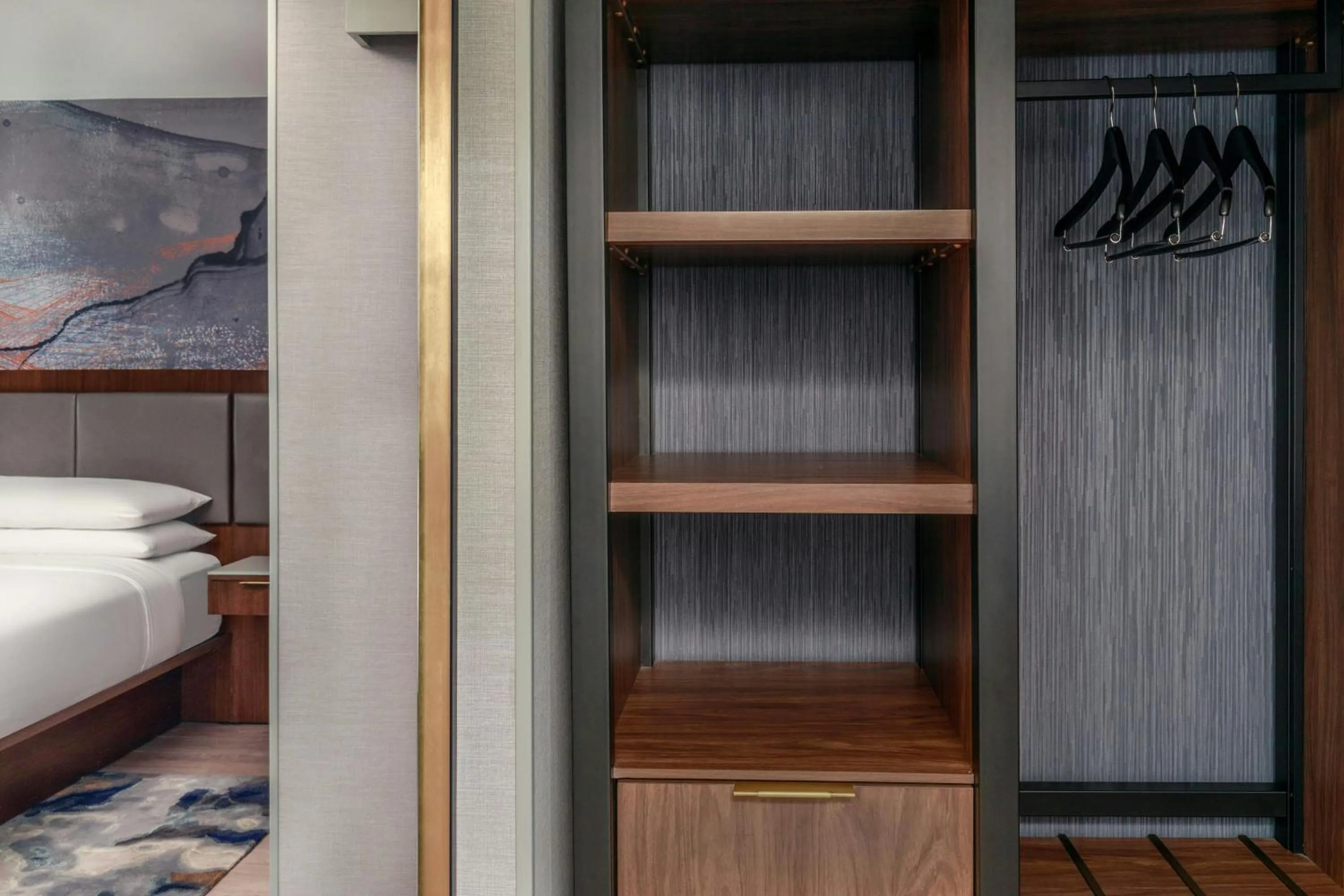 Photo of the whole room, Bed in Denver Airport Marriott at Gateway Park