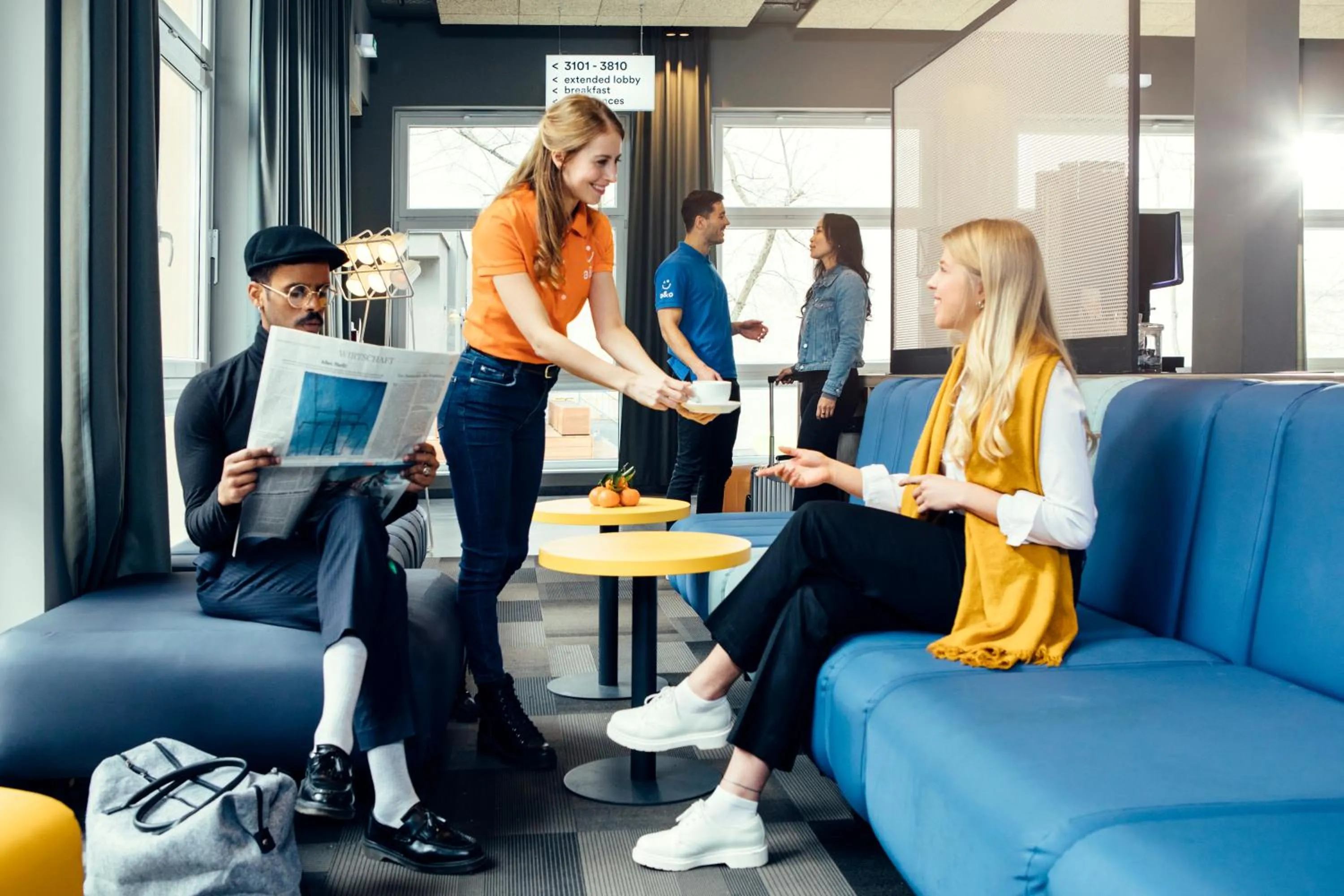 Lounge or bar in a&o Nürnberg Hauptbahnhof