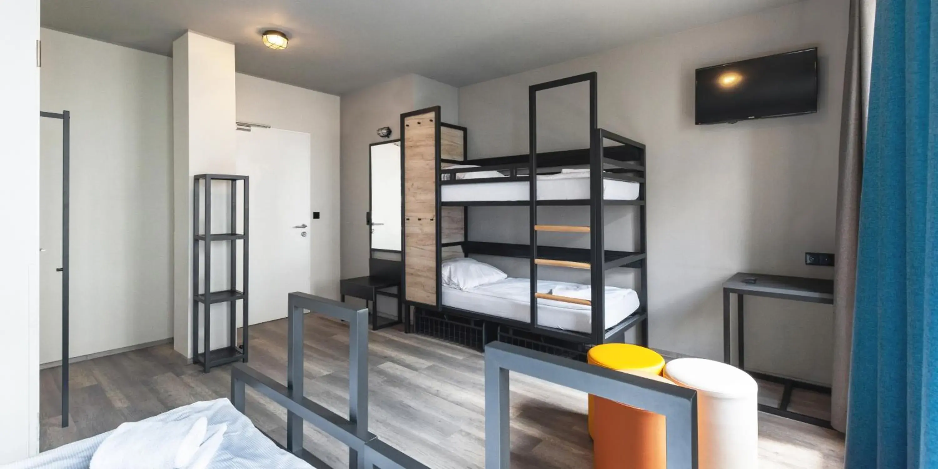 TV and multimedia, Bed in a&o Nürnberg Hauptbahnhof TV and multimedia, Bed in a&o Nürnberg Hauptbahnhof