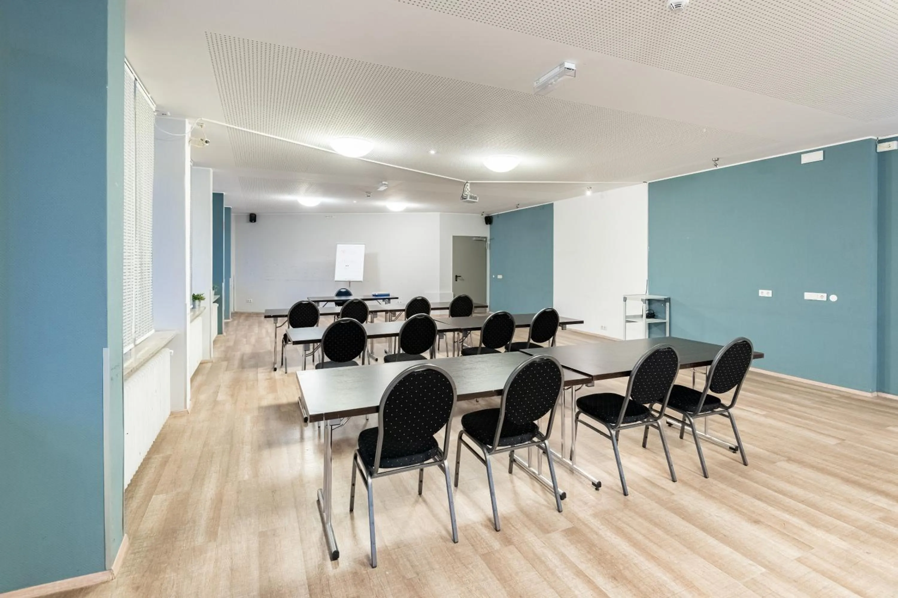 Meeting/conference room in a&o Nürnberg Hauptbahnhof